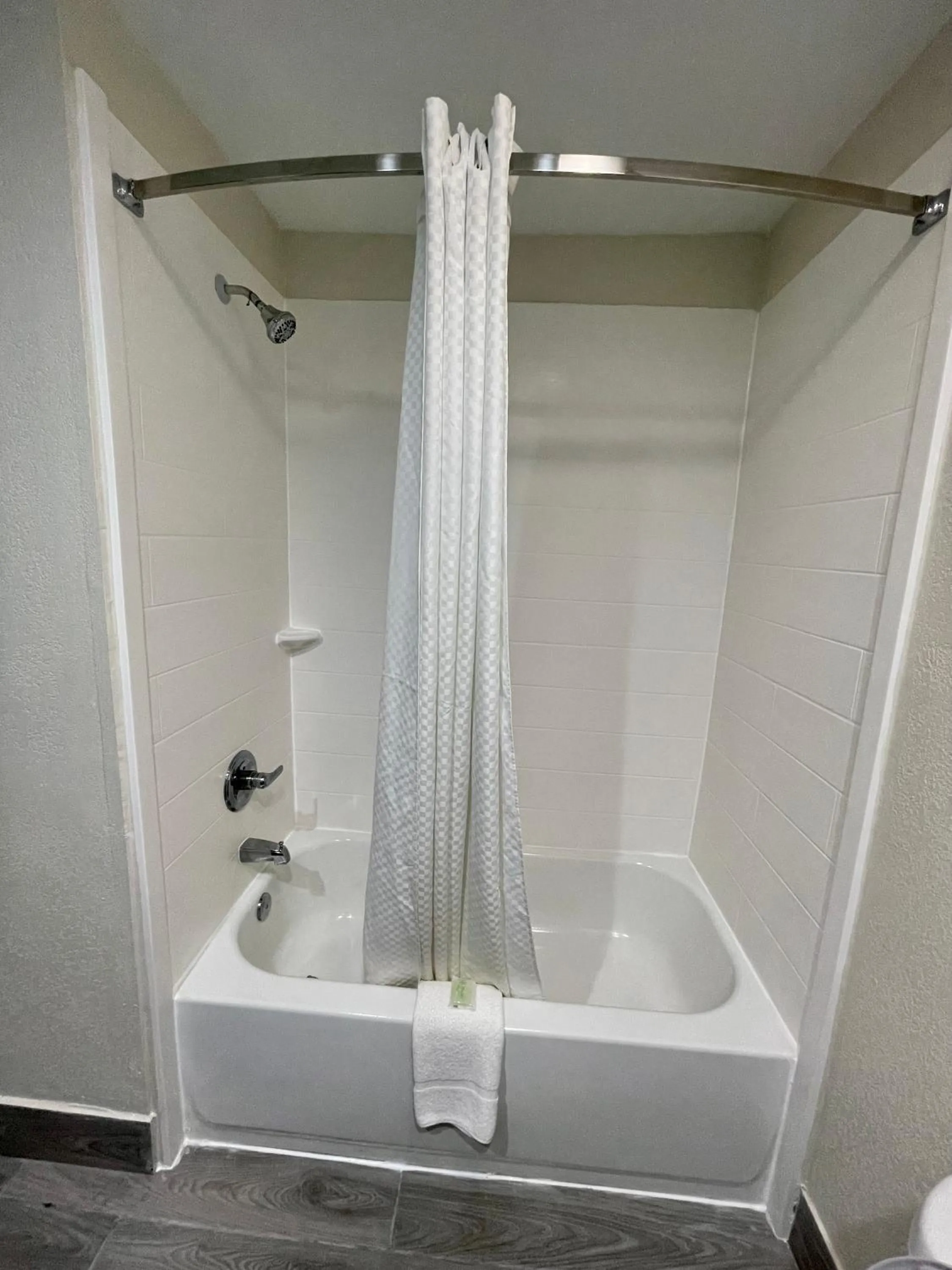 Bathroom in Sleep Inn & Suites Niceville - Destin