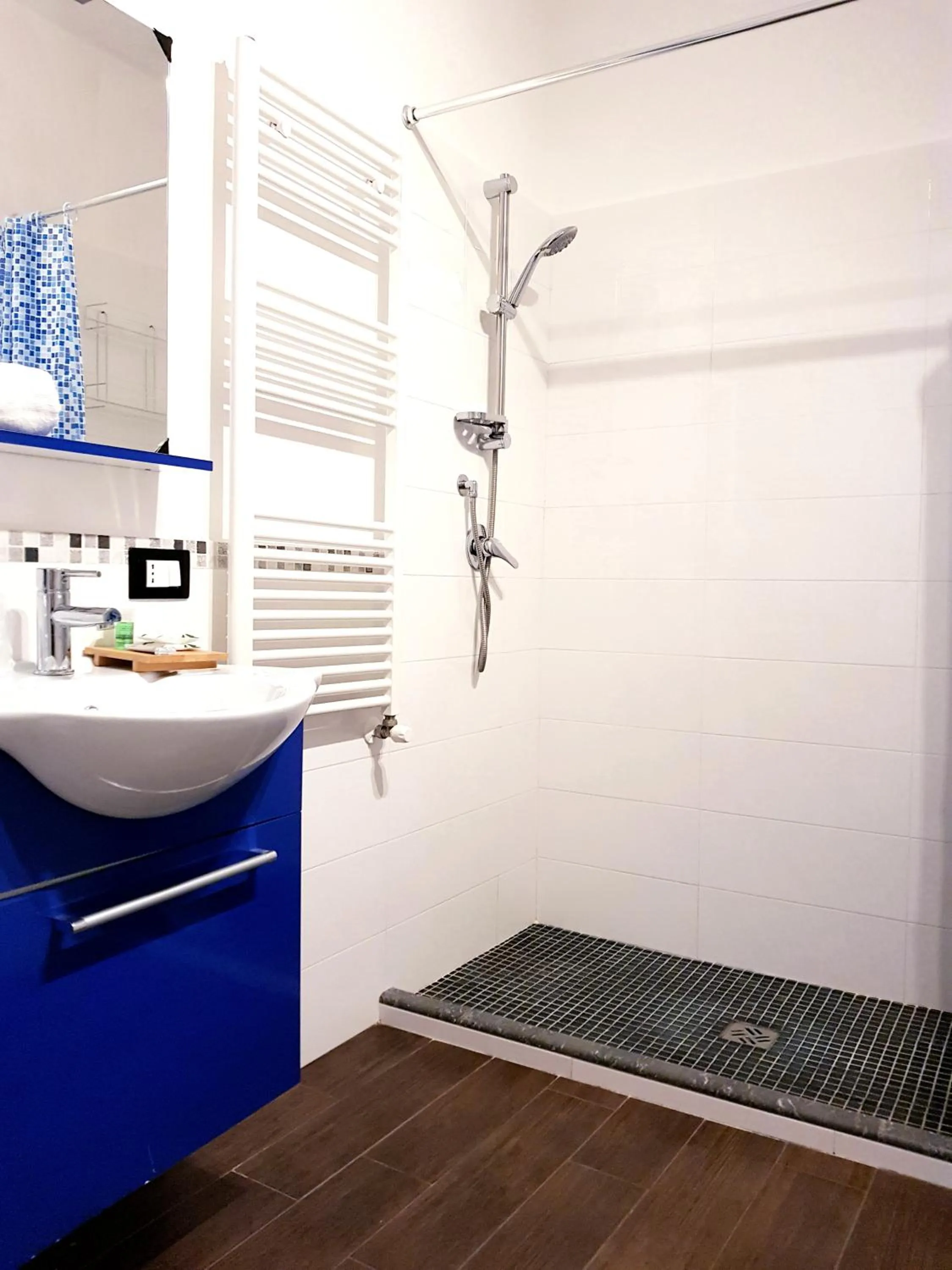 Bathroom in Pupi 93 Rooms