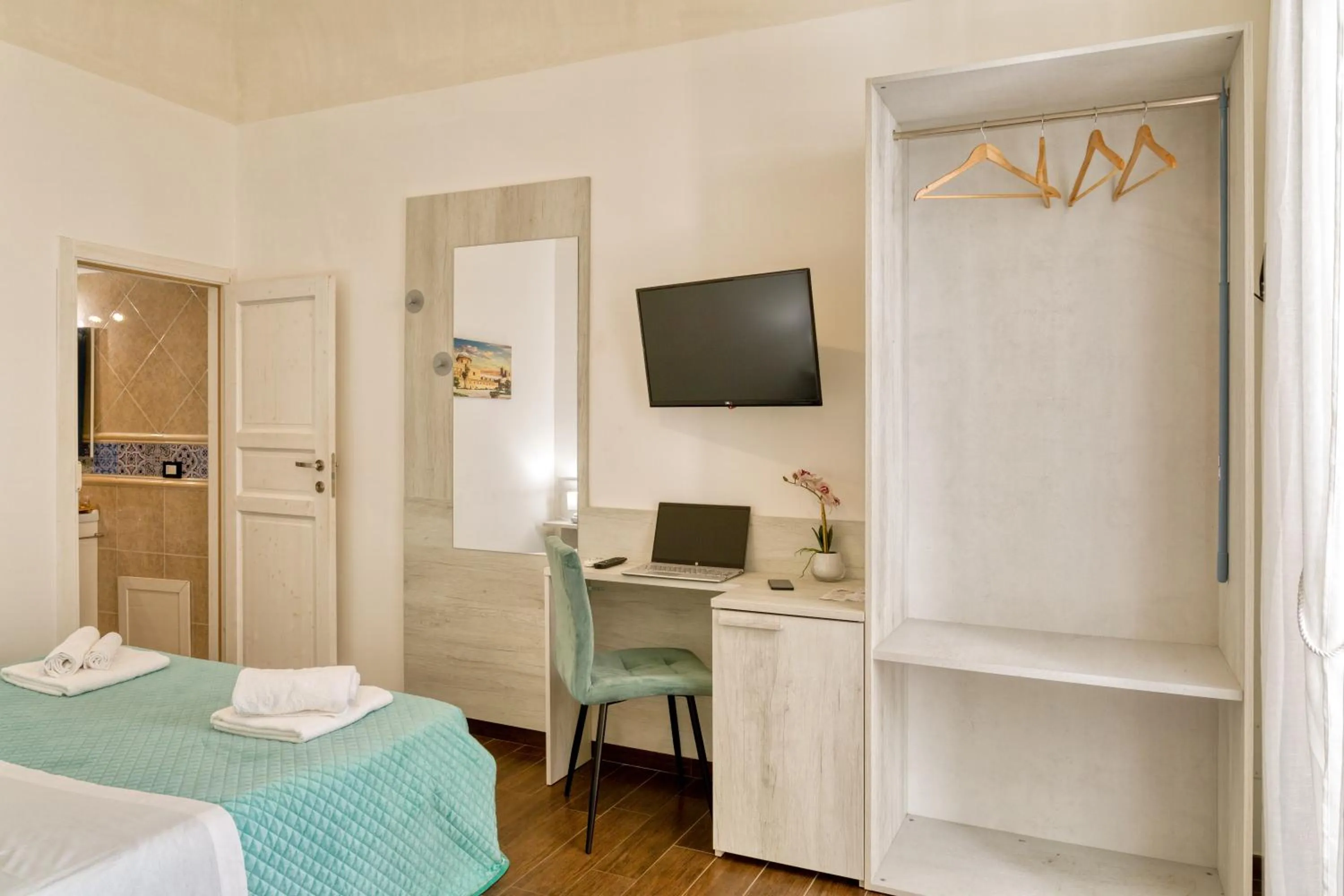 Photo of the whole room, Bed in Pupi 93 Rooms