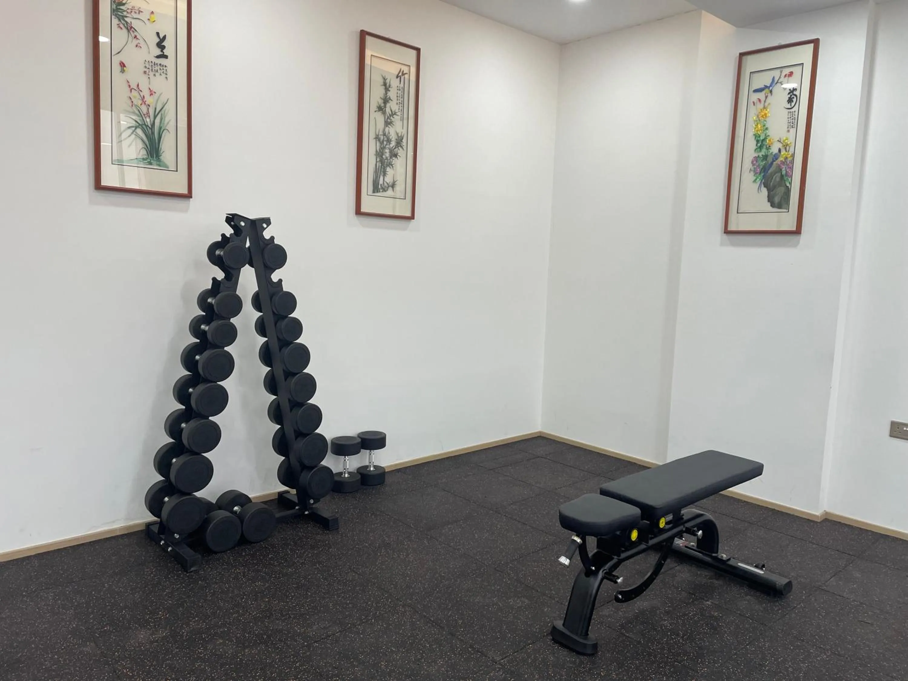 Fitness centre/facilities in Season Inn Hotel