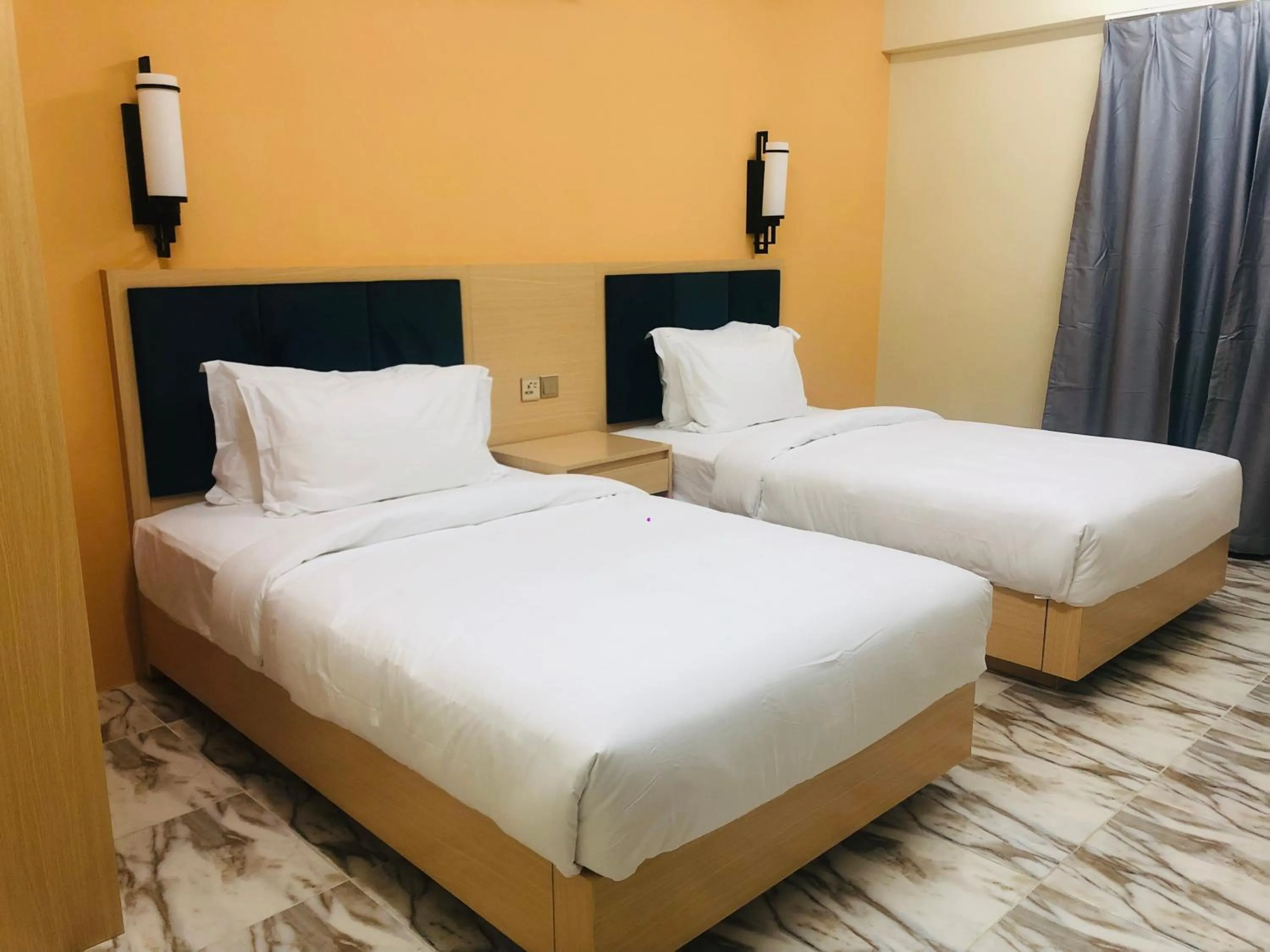 Bedroom, Bed in Season Inn Hotel