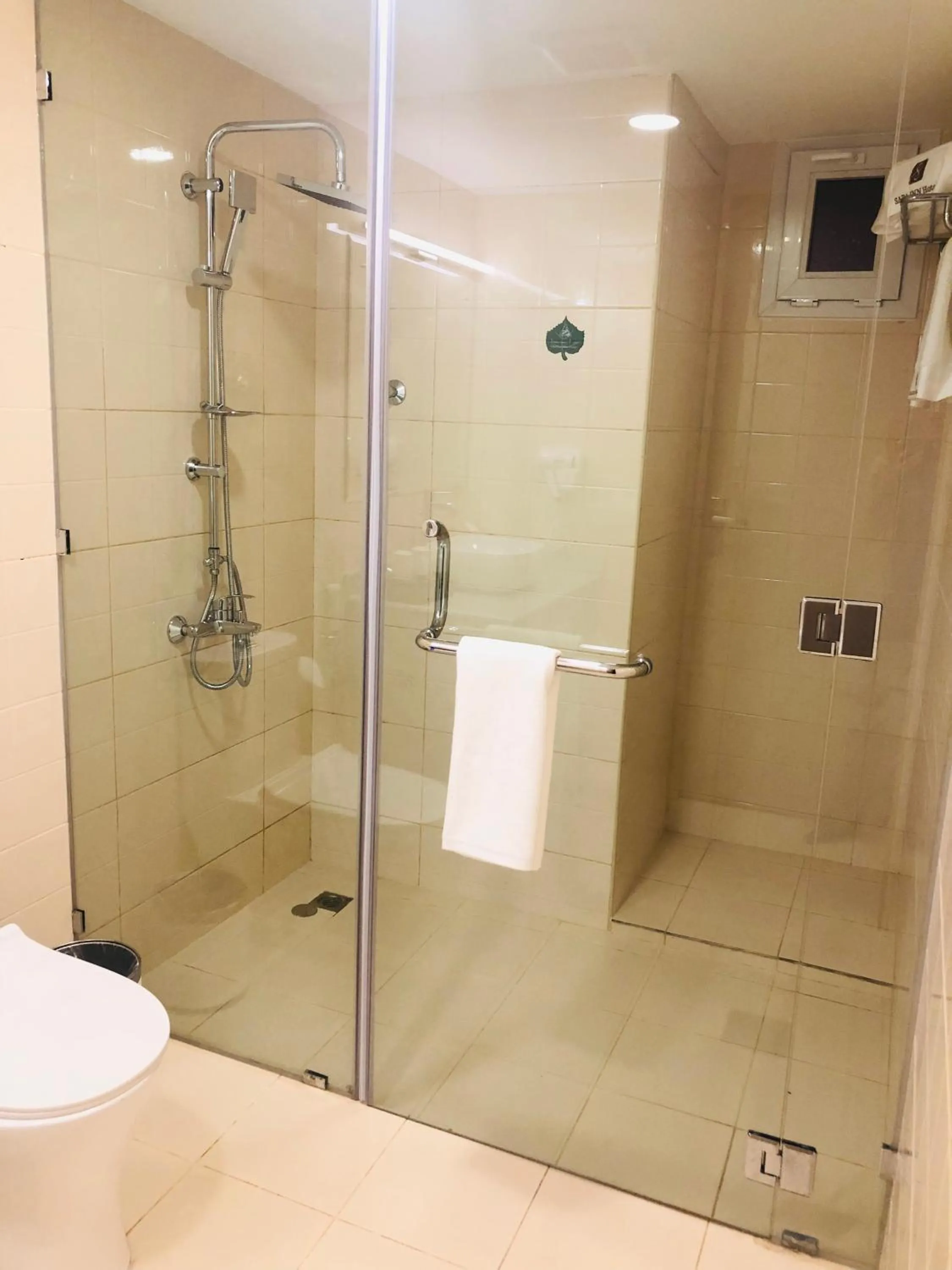 Shower in Season Inn Hotel