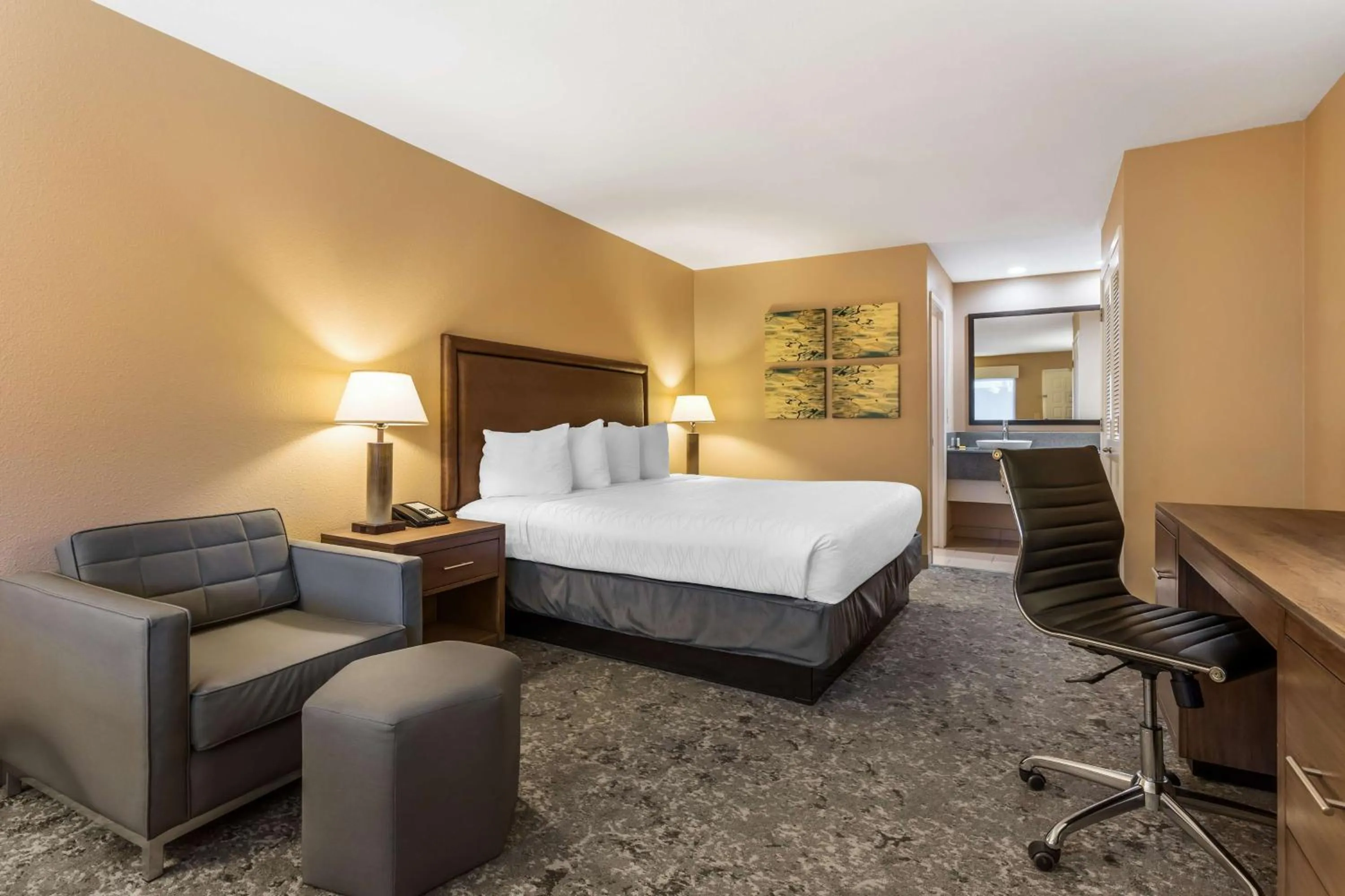 Bedroom, Bed in Best Western Plus Inn Scotts Valley