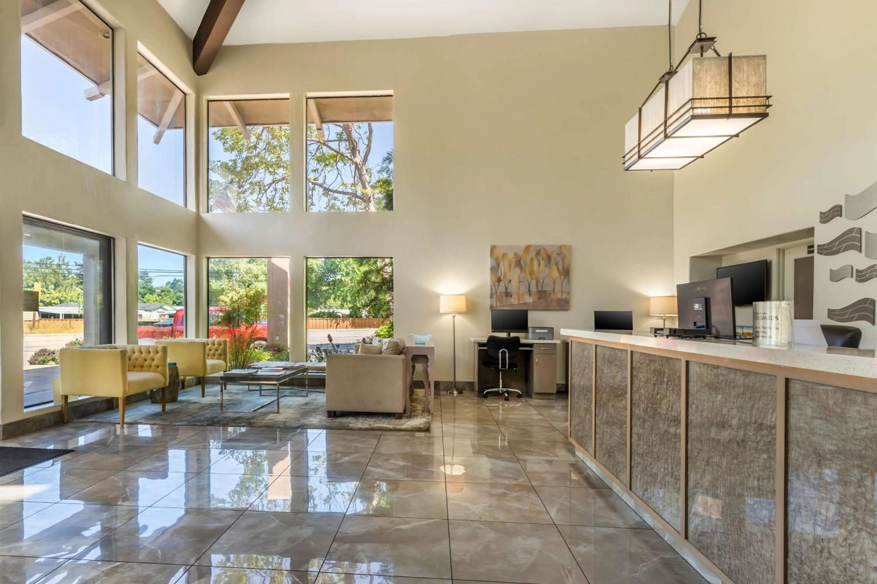 Lobby or reception in Best Western Plus Inn Scotts Valley