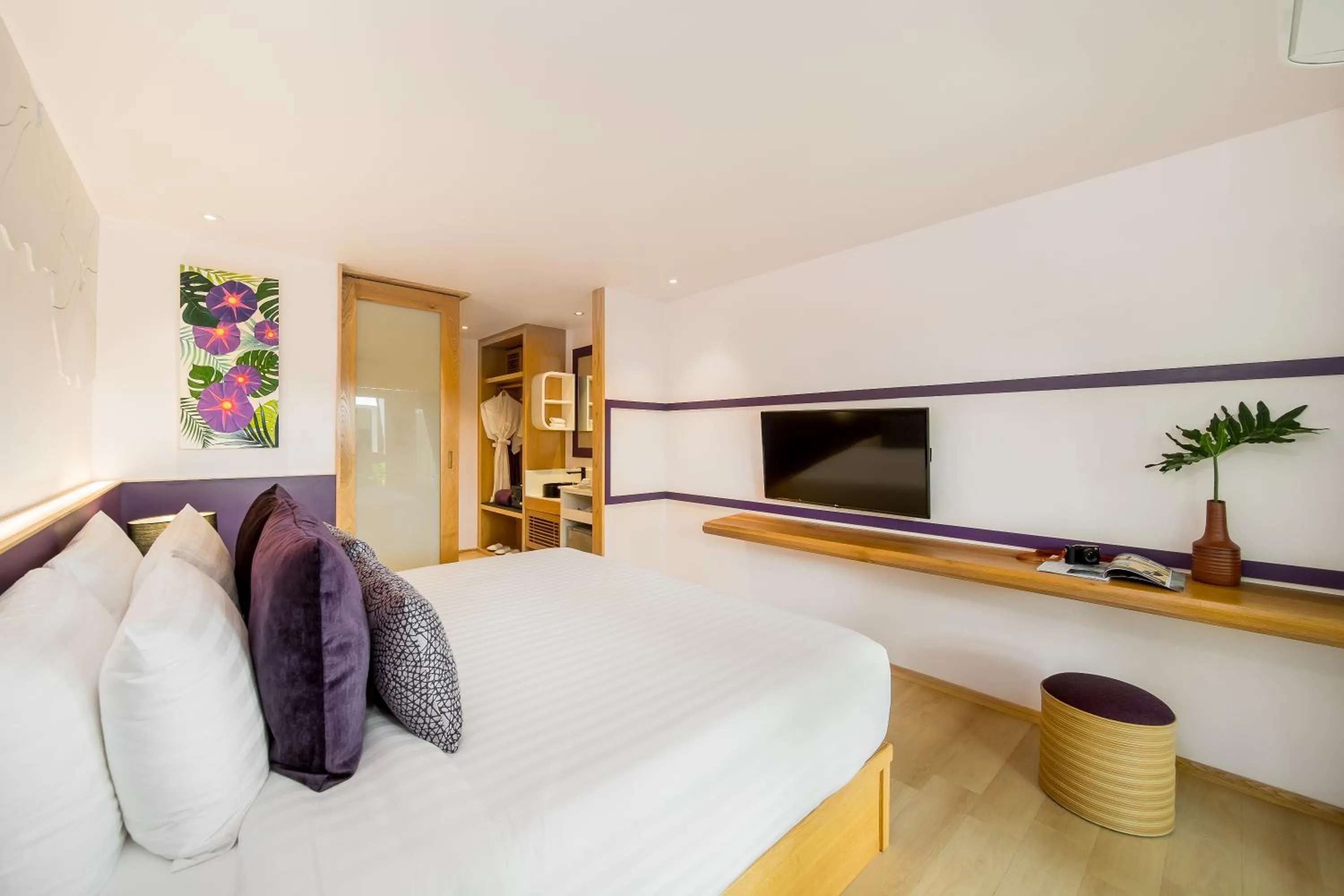 Photo of the whole room, Bed in La Vida Samui