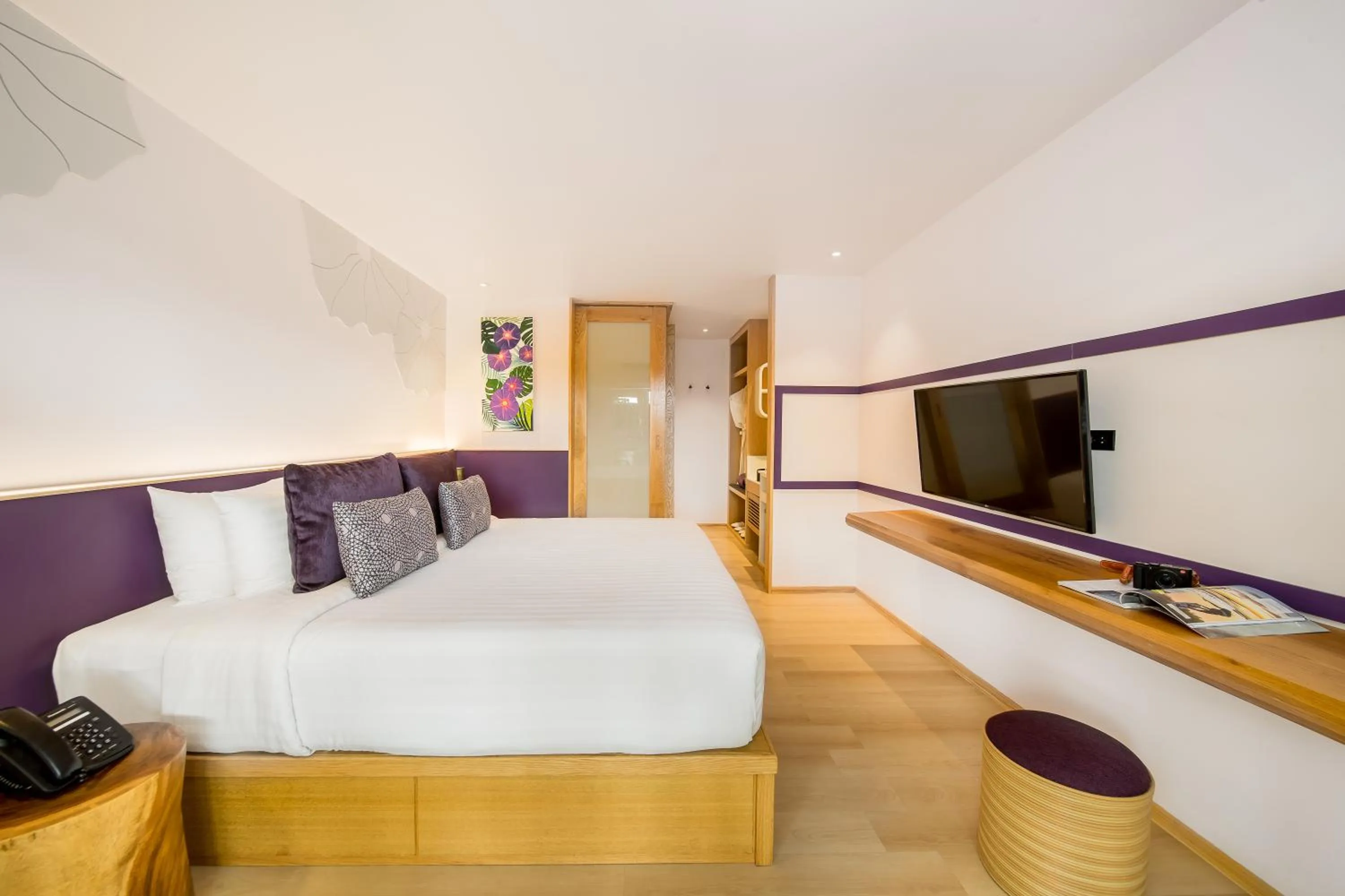 Photo of the whole room, Bed in La Vida Samui