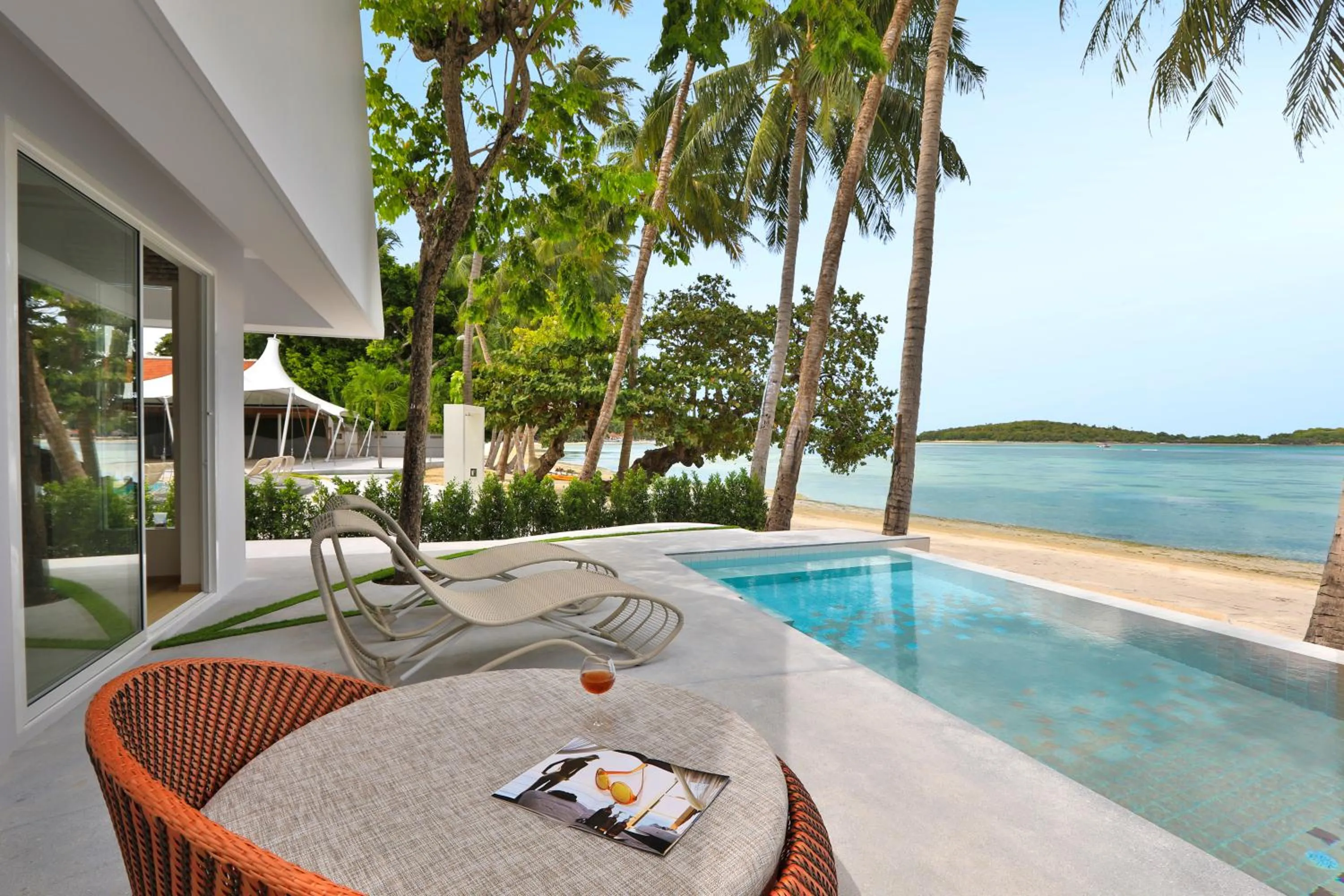 People in La Vida Samui