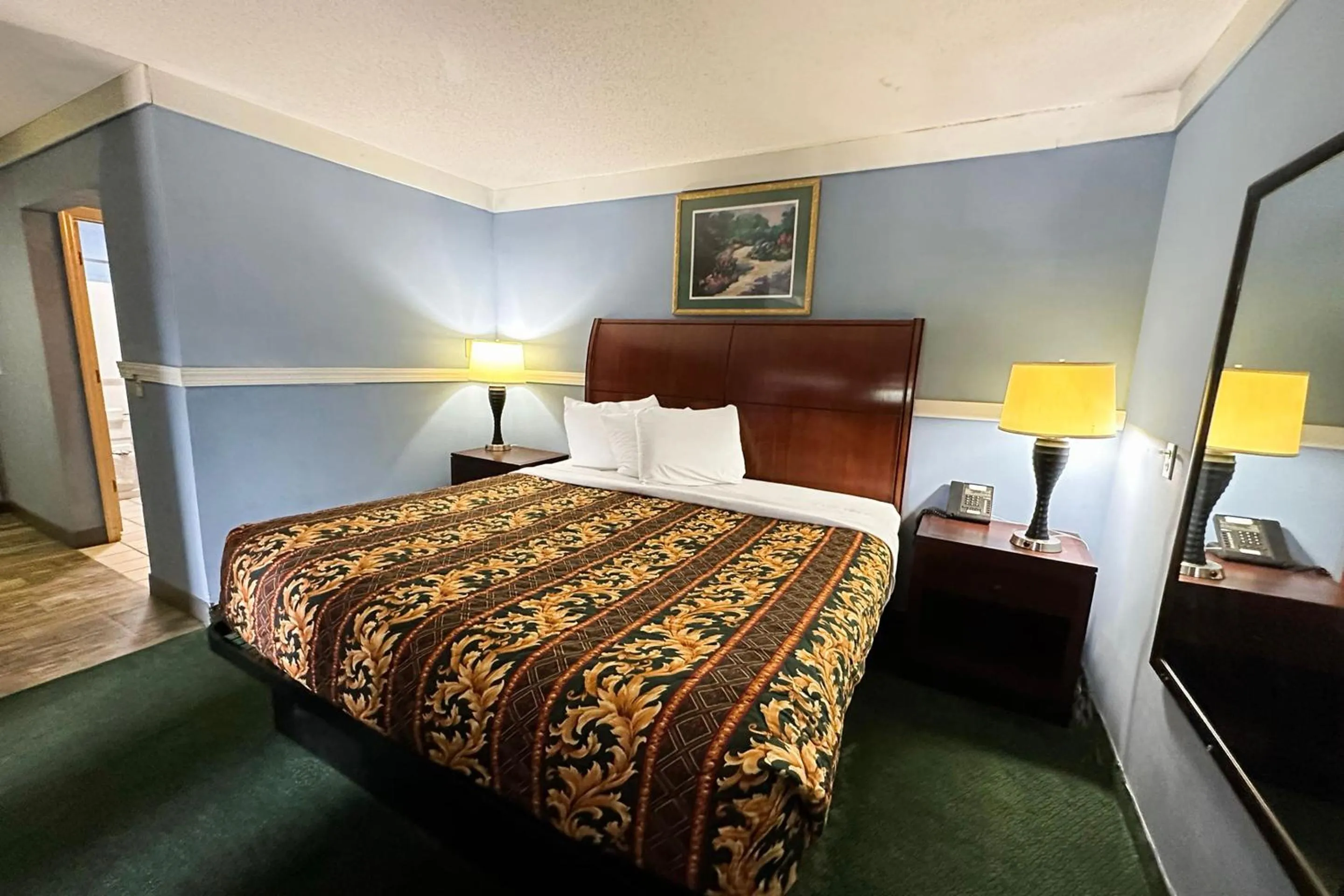 Bedroom, Bed in Executive Inn Ridgeway I-77