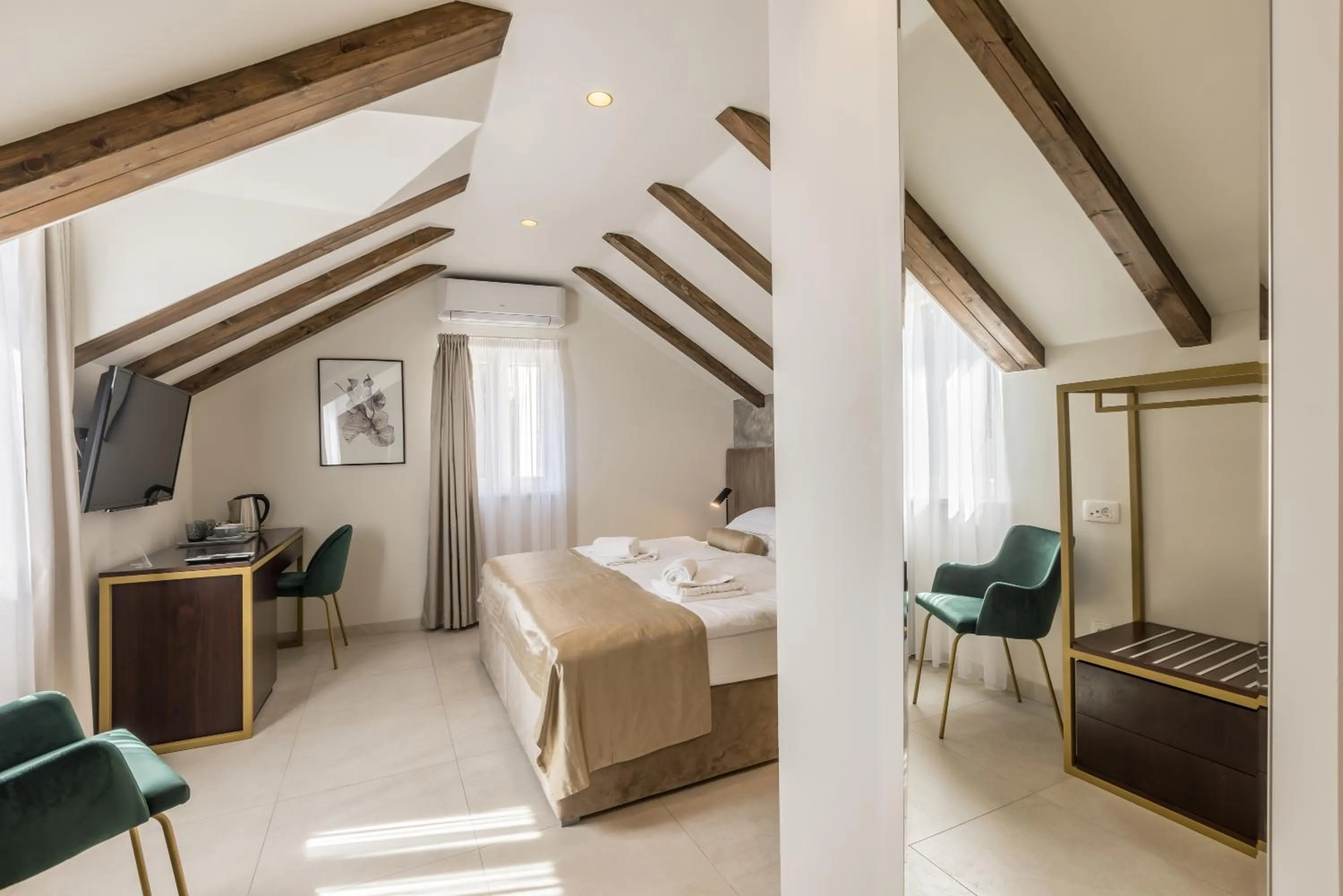 Photo of the whole room, Bed in Sperone Hotel