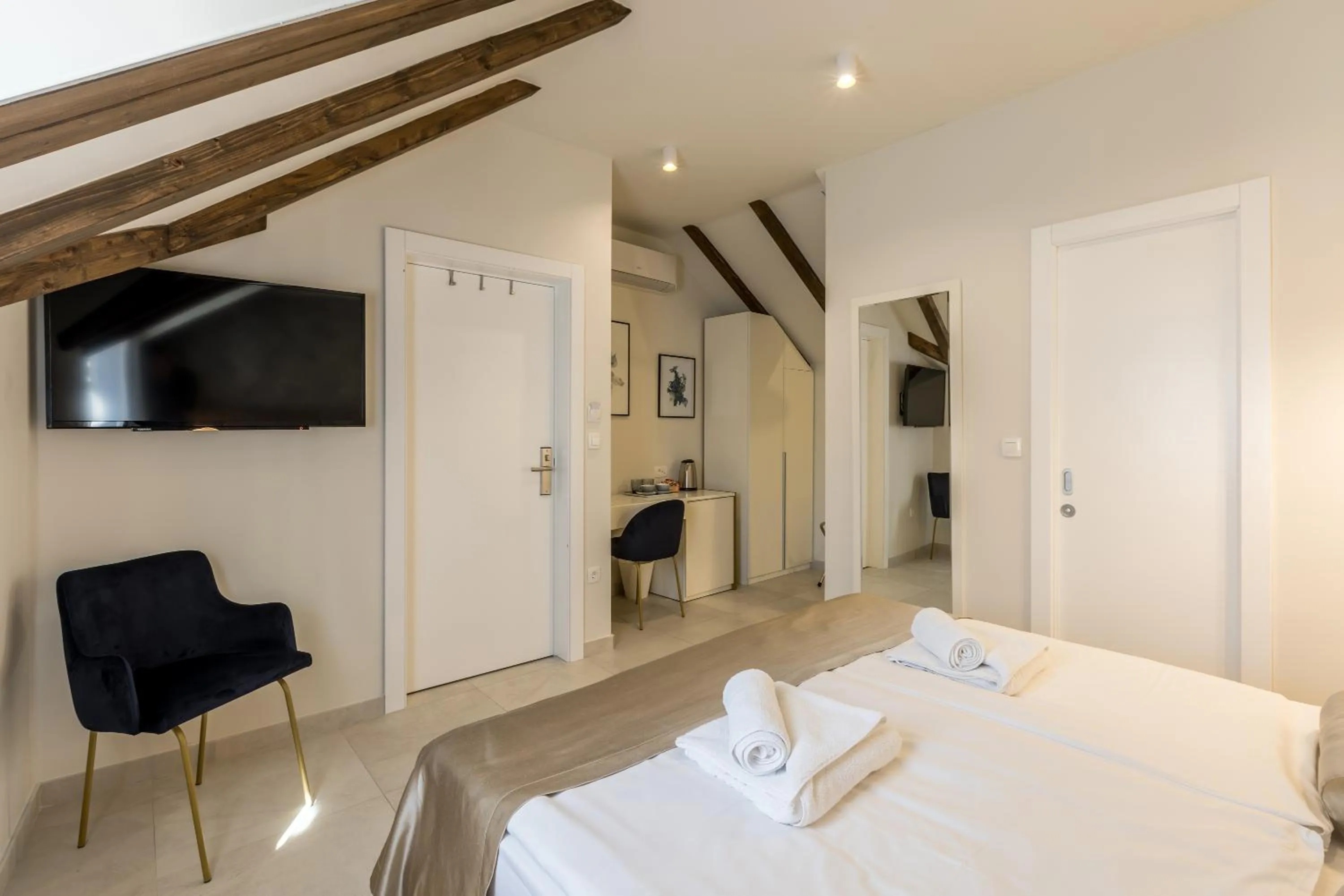 Photo of the whole room, Bed in Sperone Hotel