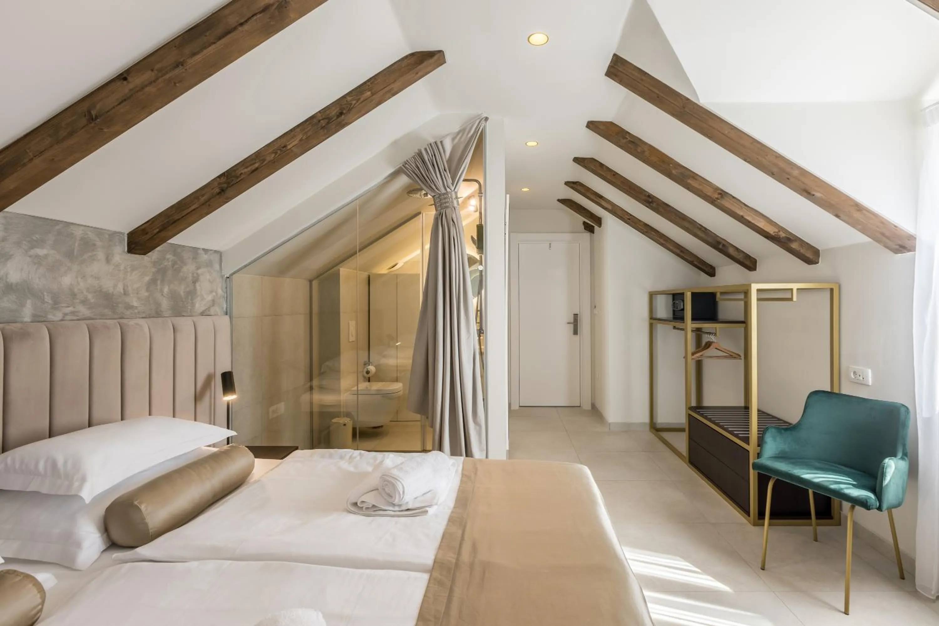 Photo of the whole room, Bed in Sperone Hotel