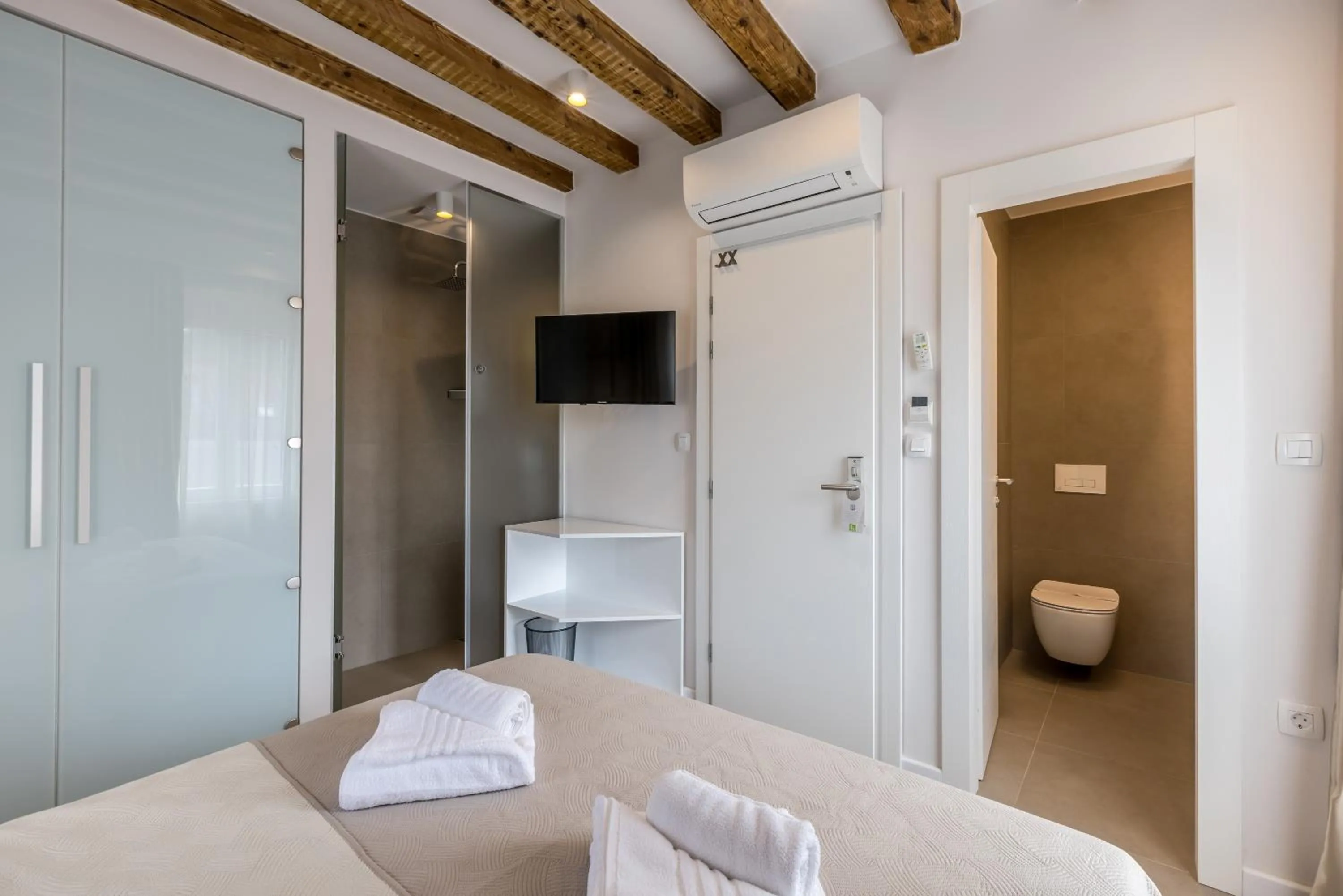 Photo of the whole room, Bed in Sperone Hotel