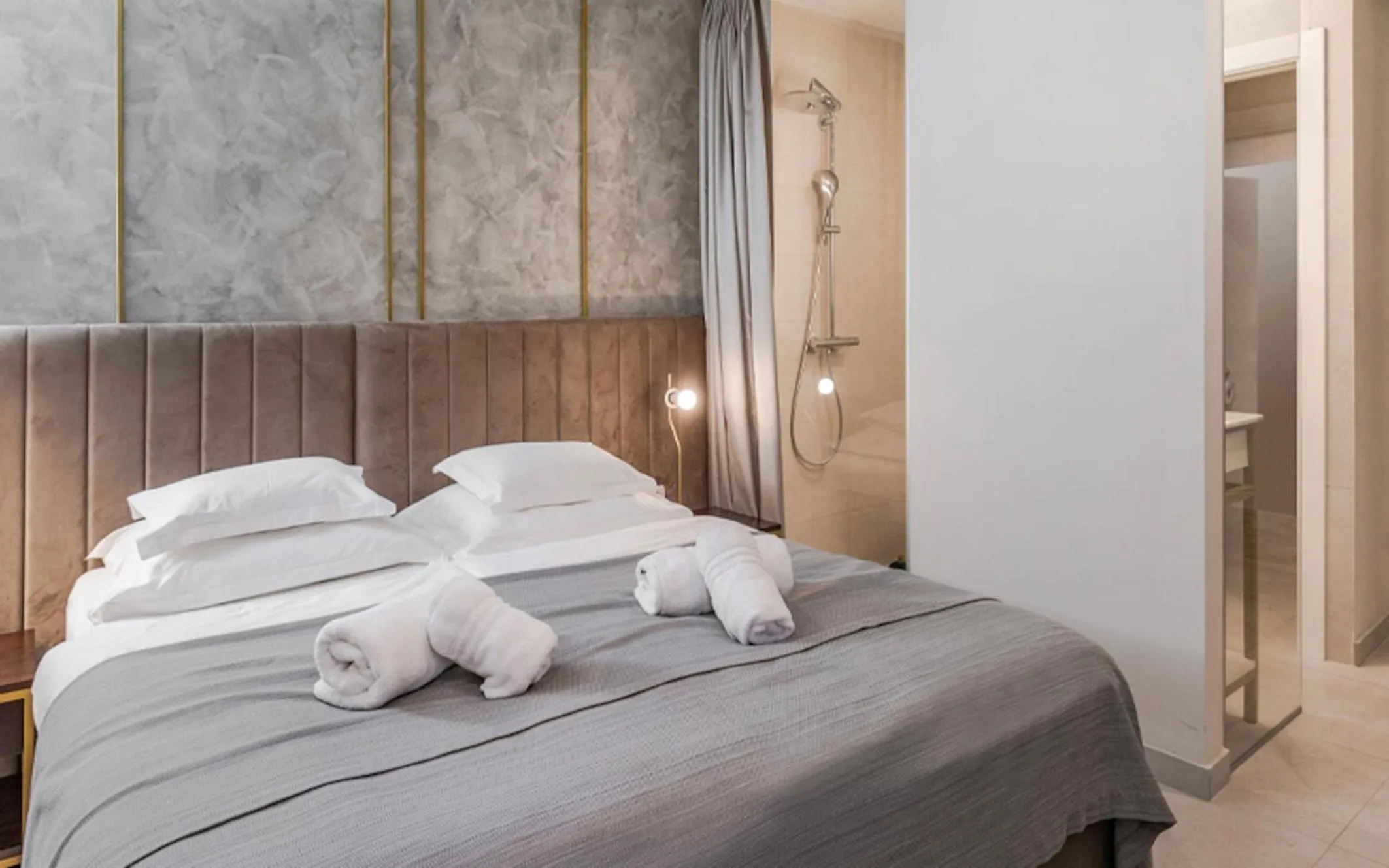 Bed in Sperone Hotel