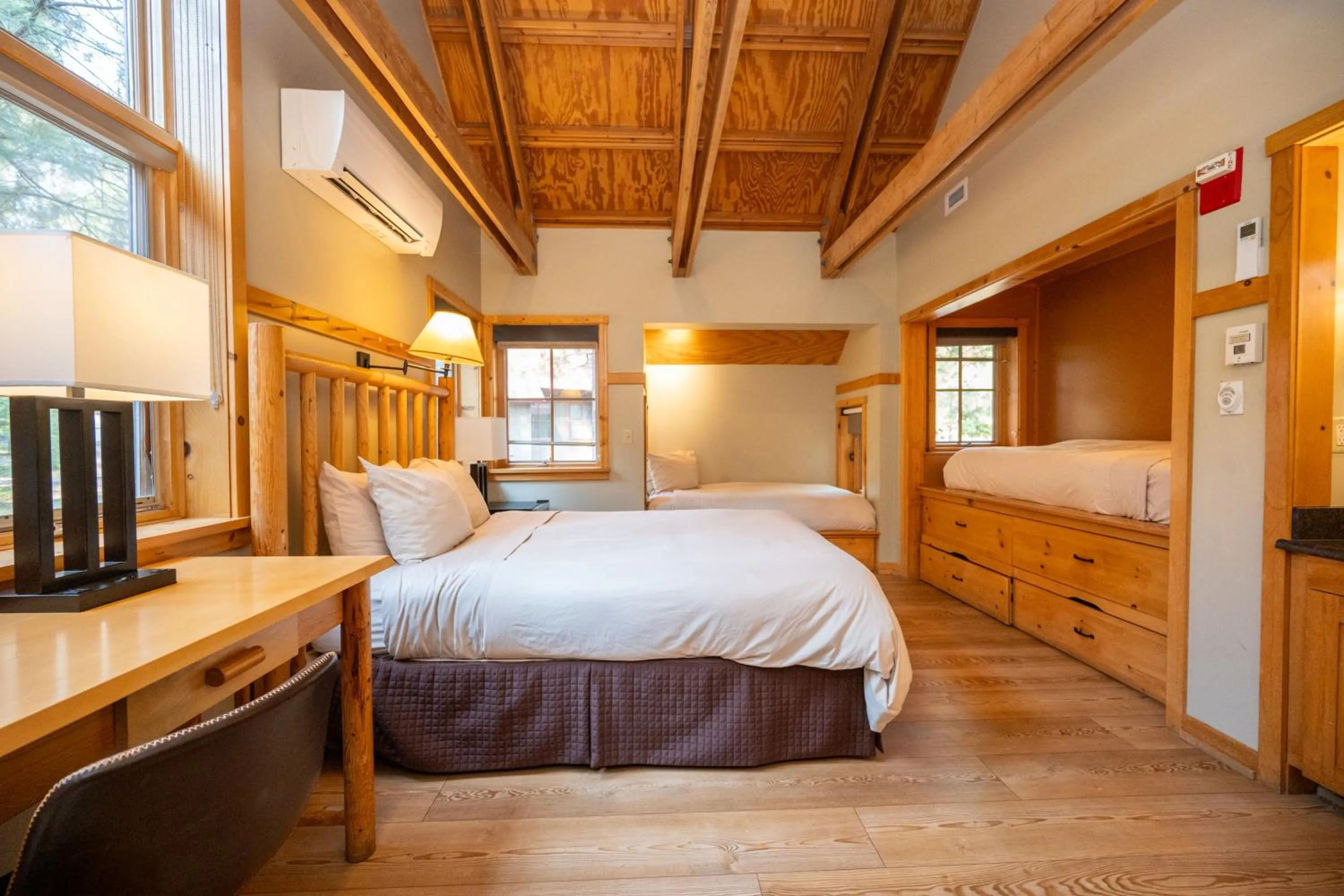 Bedroom, Bed in Sleeping Lady Mountain Resort