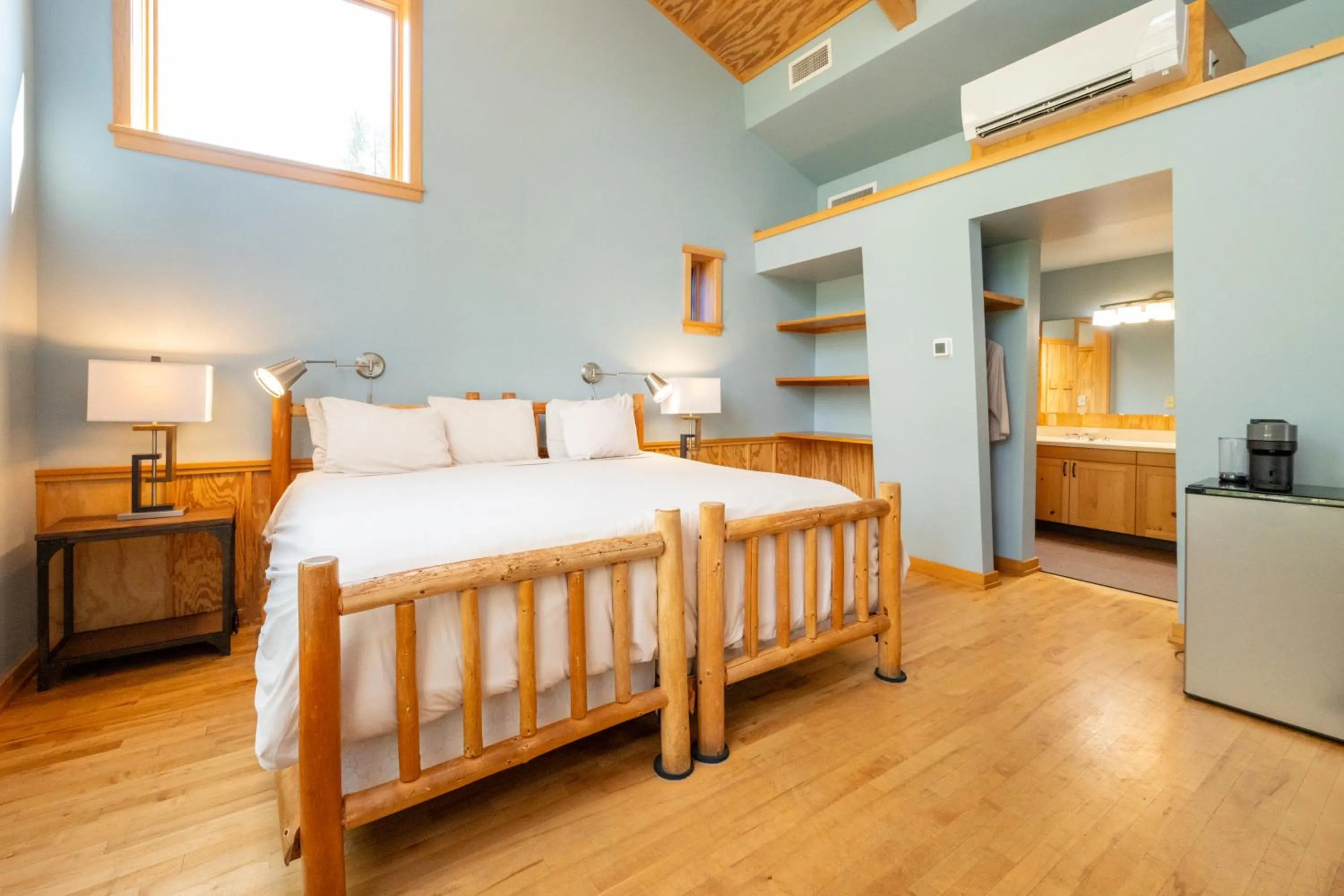 Bedroom, Bed in Sleeping Lady Mountain Resort