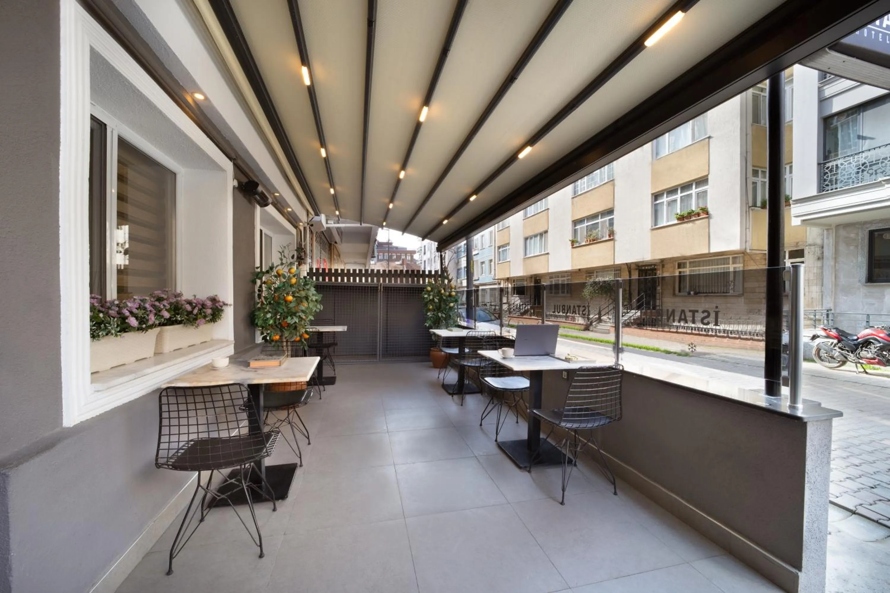 Seating area in İstanbul Hotel & Suites