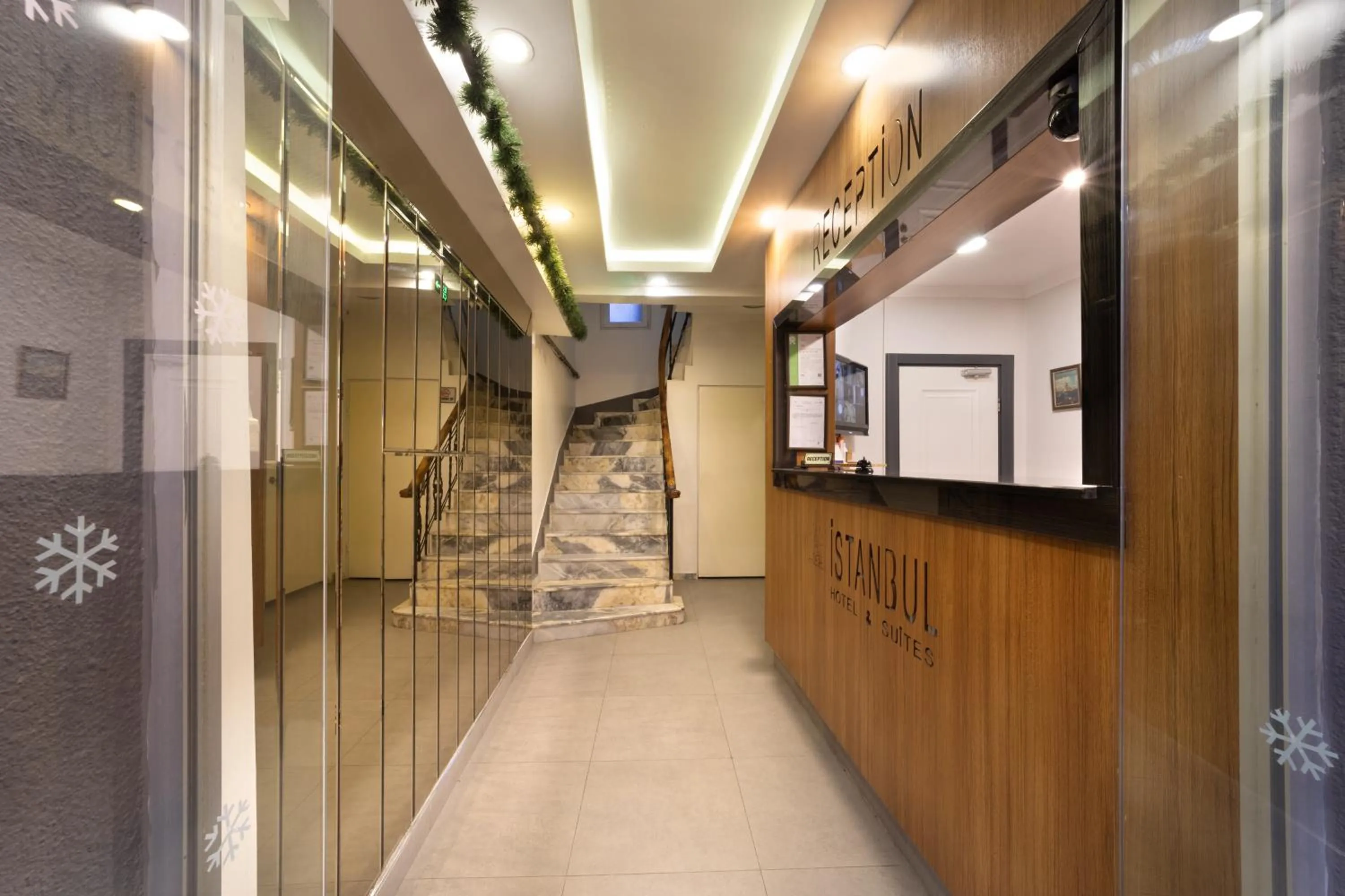 Lobby or reception in İstanbul Hotel & Suites