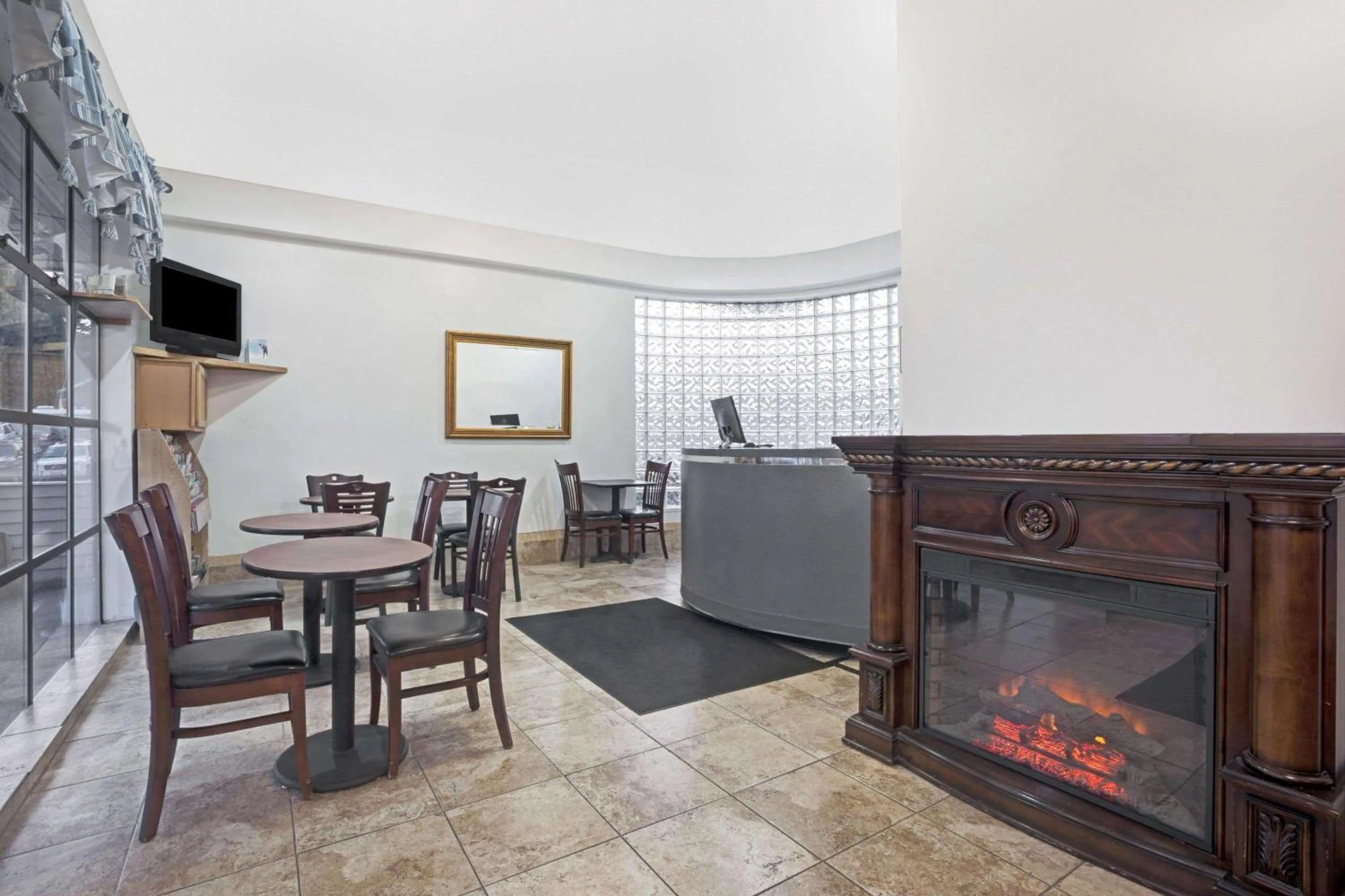 Restaurant/places to eat in Days Inn by Wyndham Seattle North of Downtown