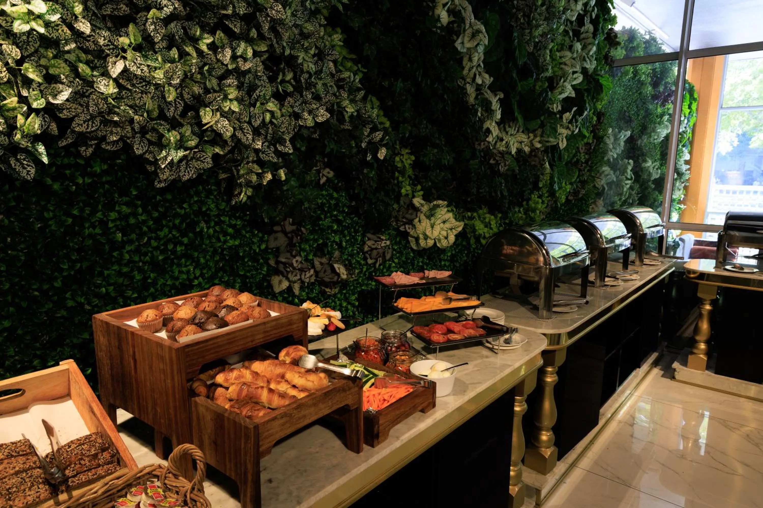 Restaurant/places to eat in ONOMO Hotel Foreshore