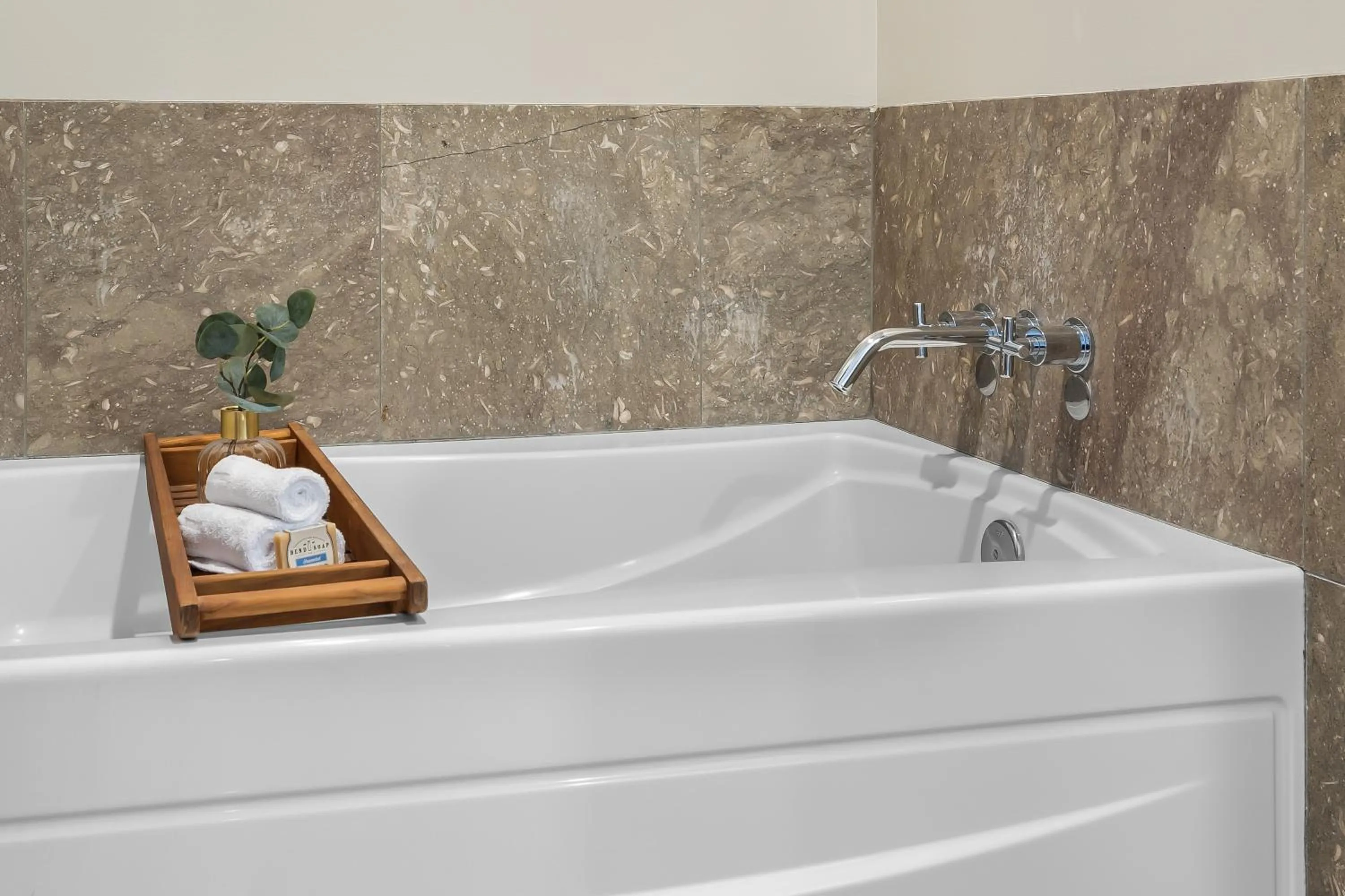 Bath in Oxford Hotel Bend