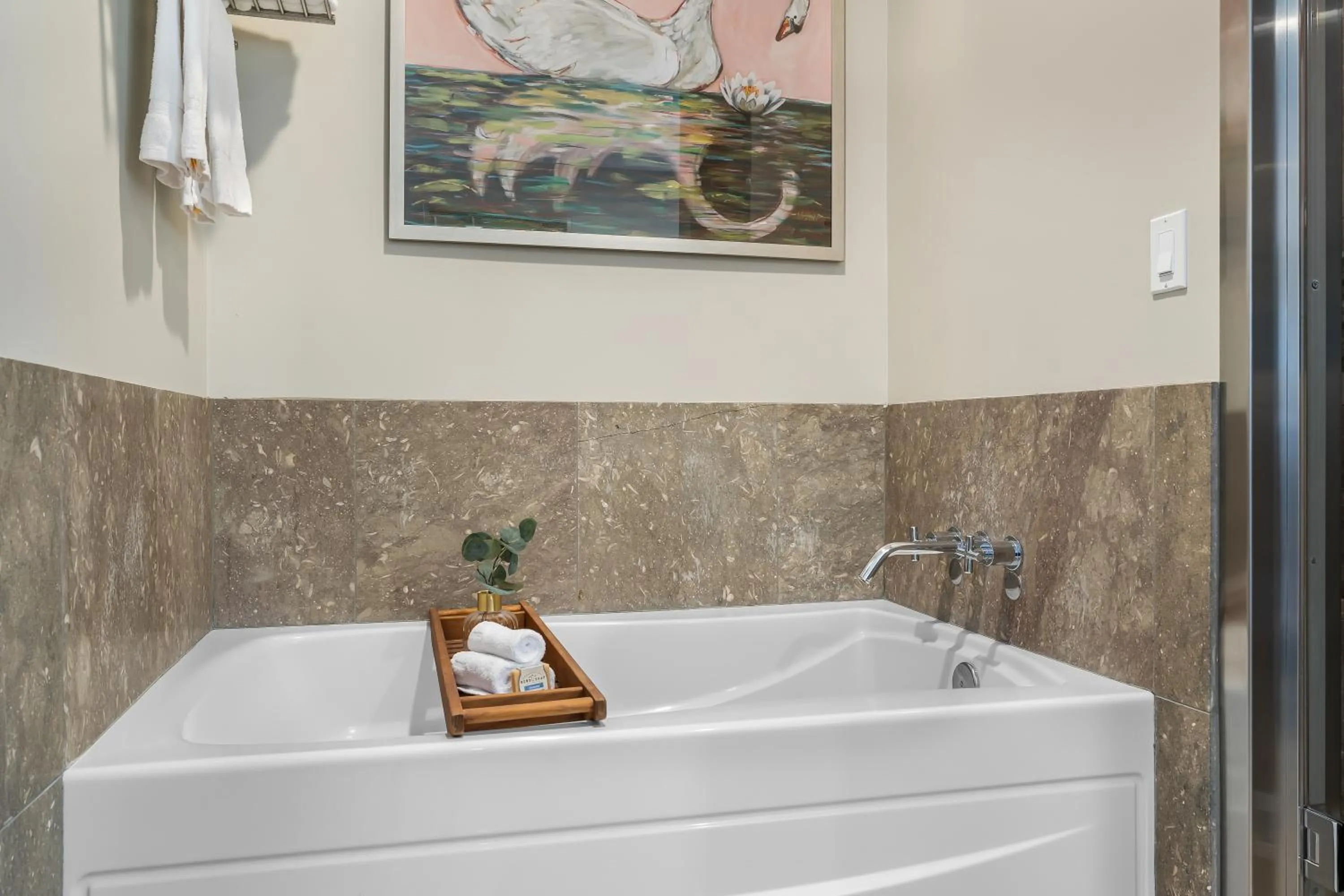 Bath in Oxford Hotel Bend