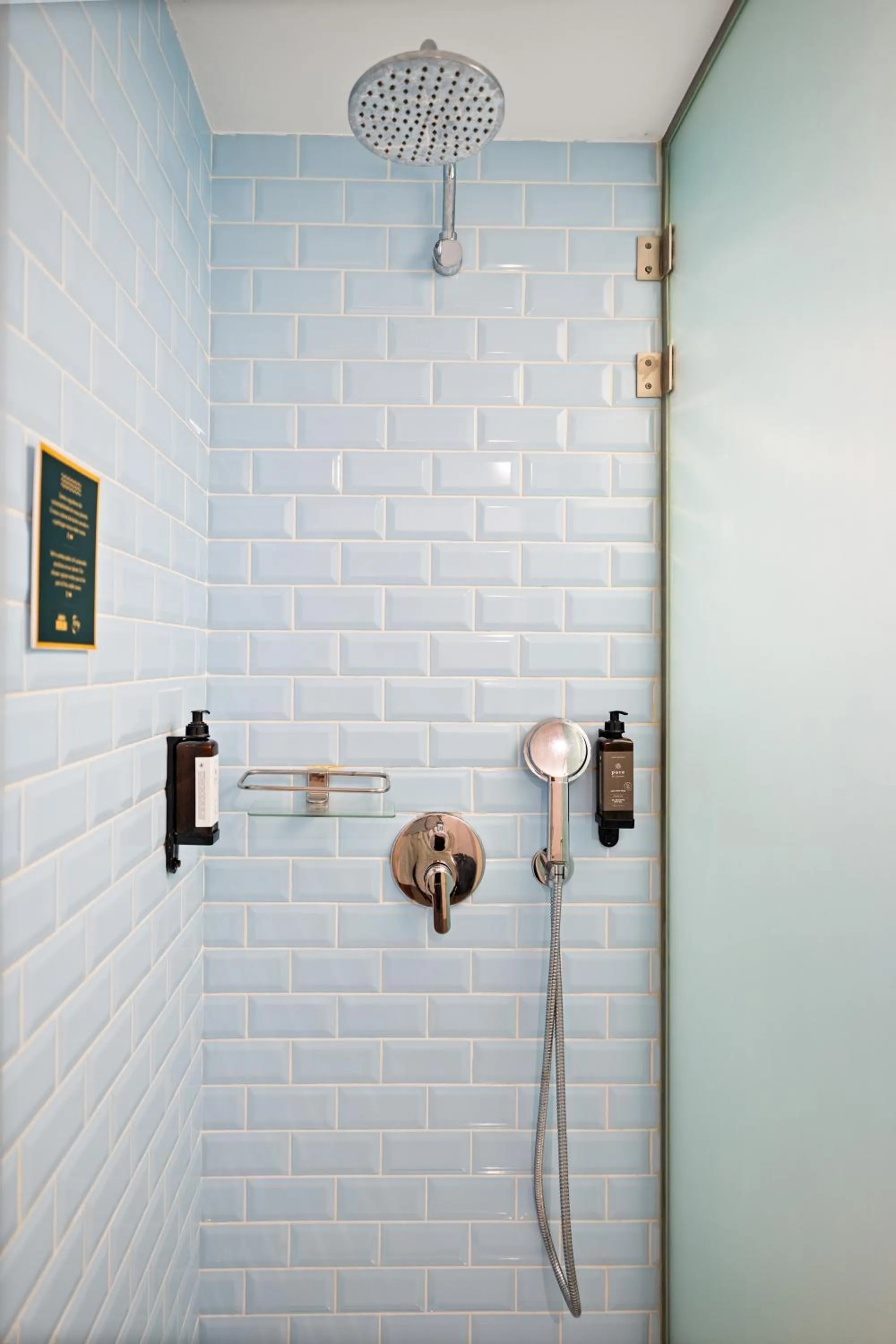 Shower in Jardim da Batalha Boutique Hotel by Shiadu