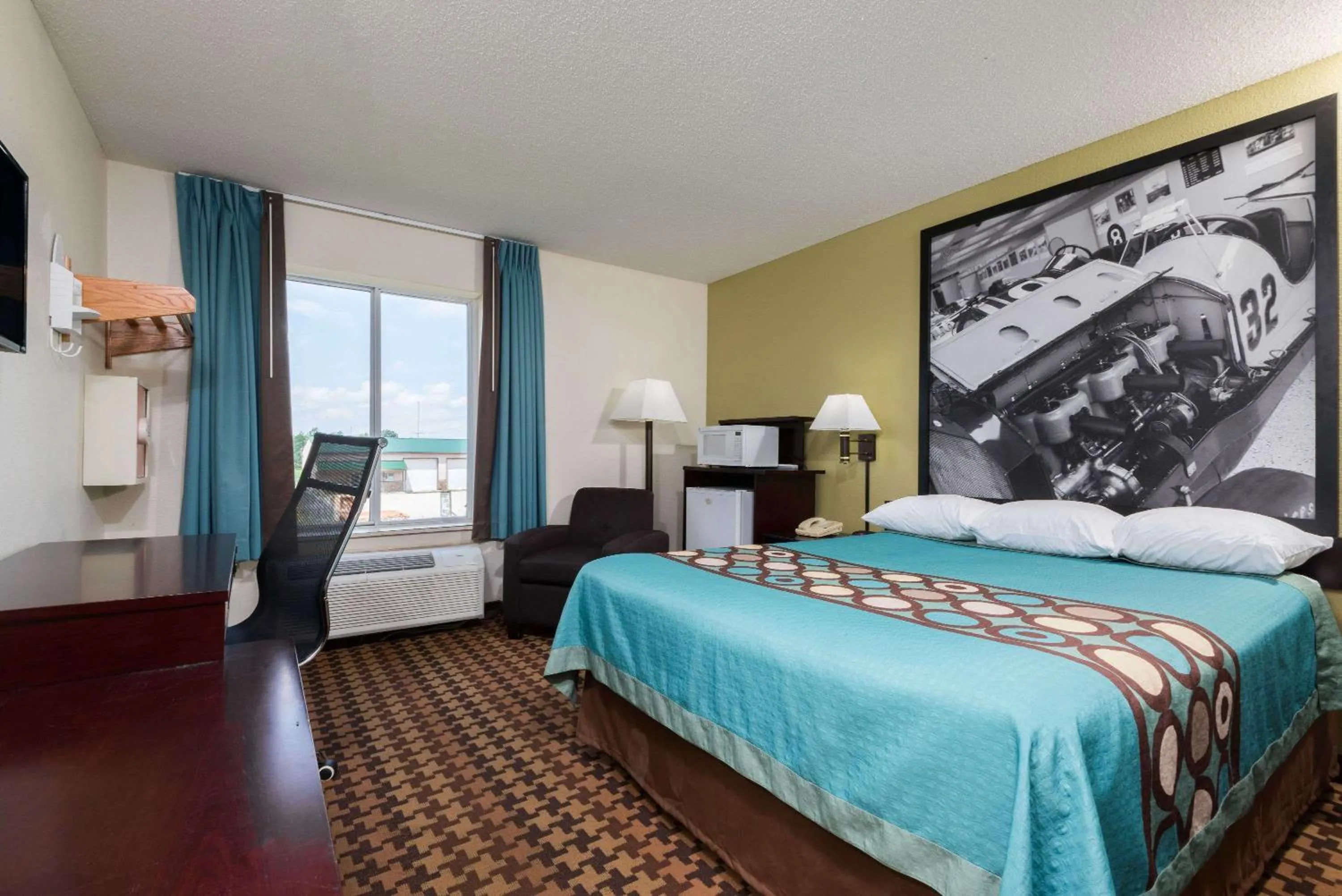 Photo of the whole room, Bed in Super 8 by Wyndham Cloverdale IN