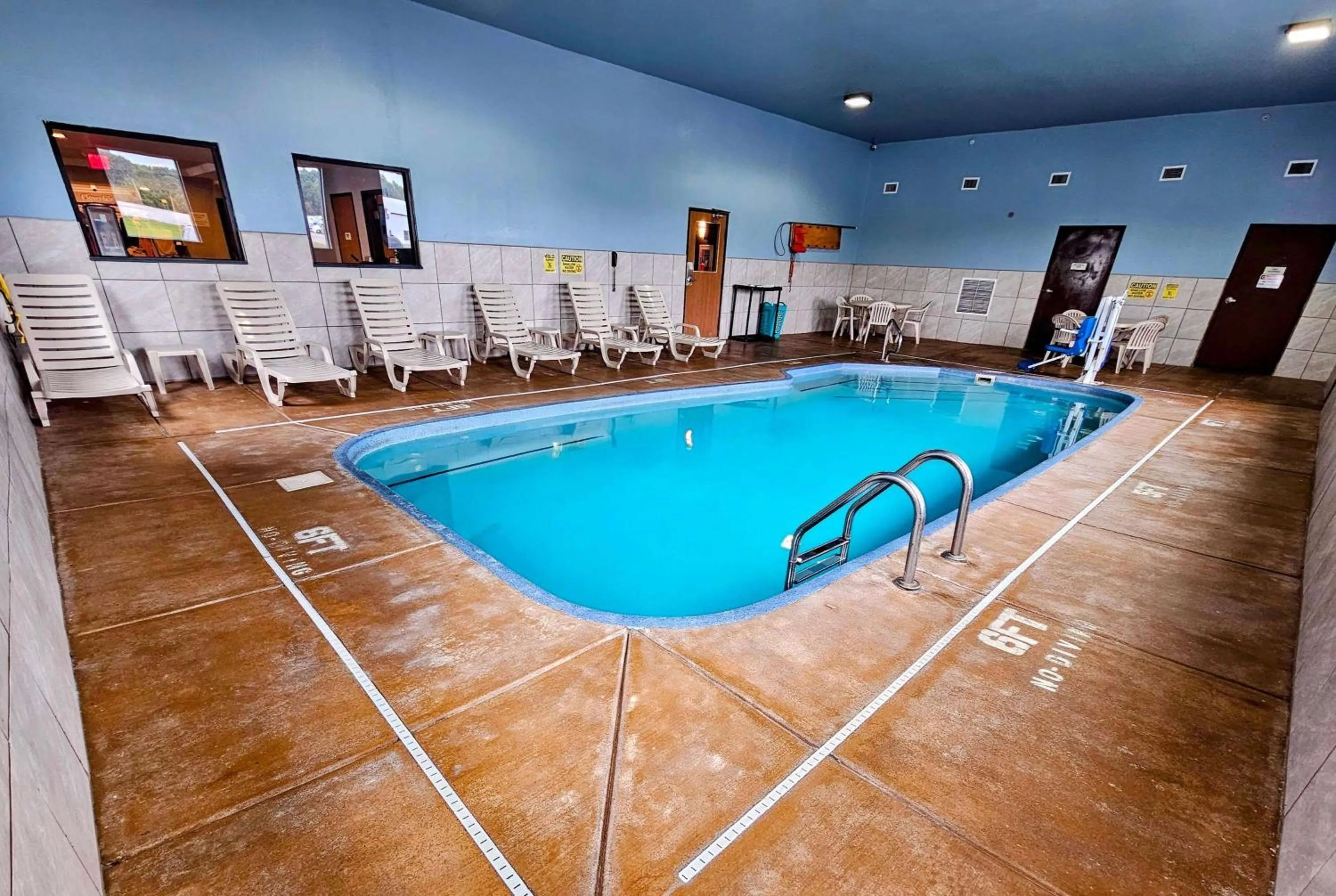 Swimming pool in Super 8 by Wyndham Cloverdale IN