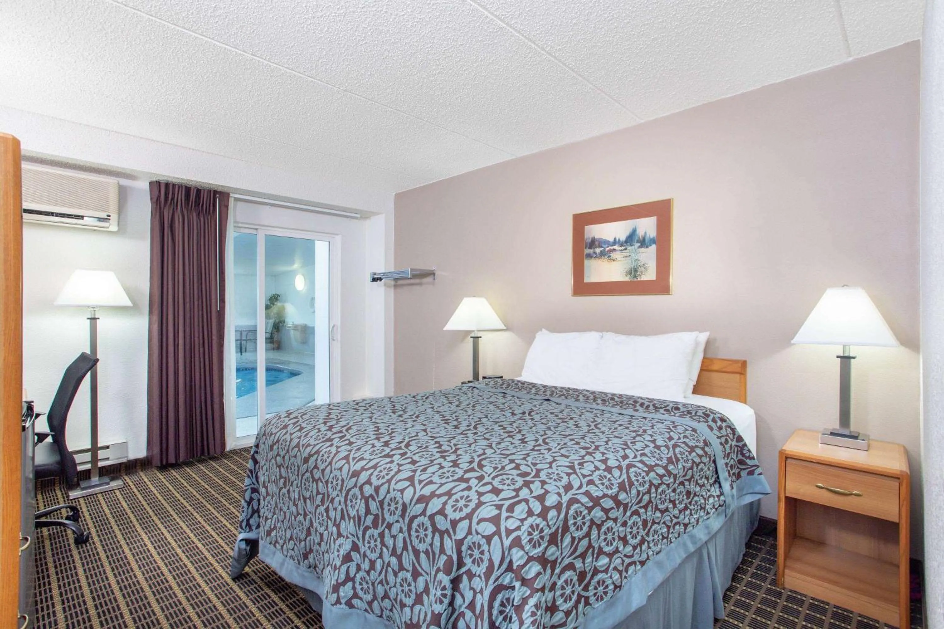 Photo of the whole room, Bed in Days Inn by Wyndham Fond du Lac