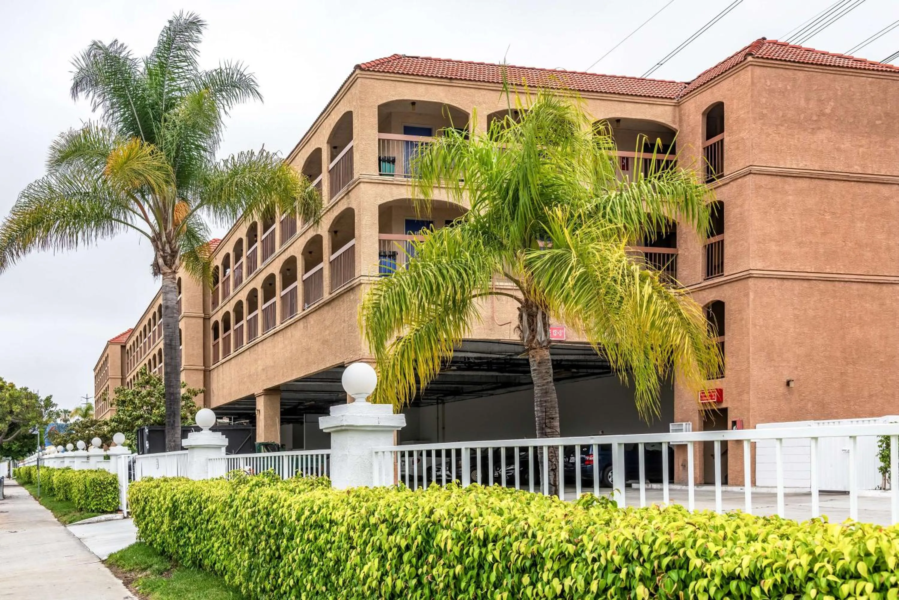 Property building in Motel 6-Gardena, CA - South