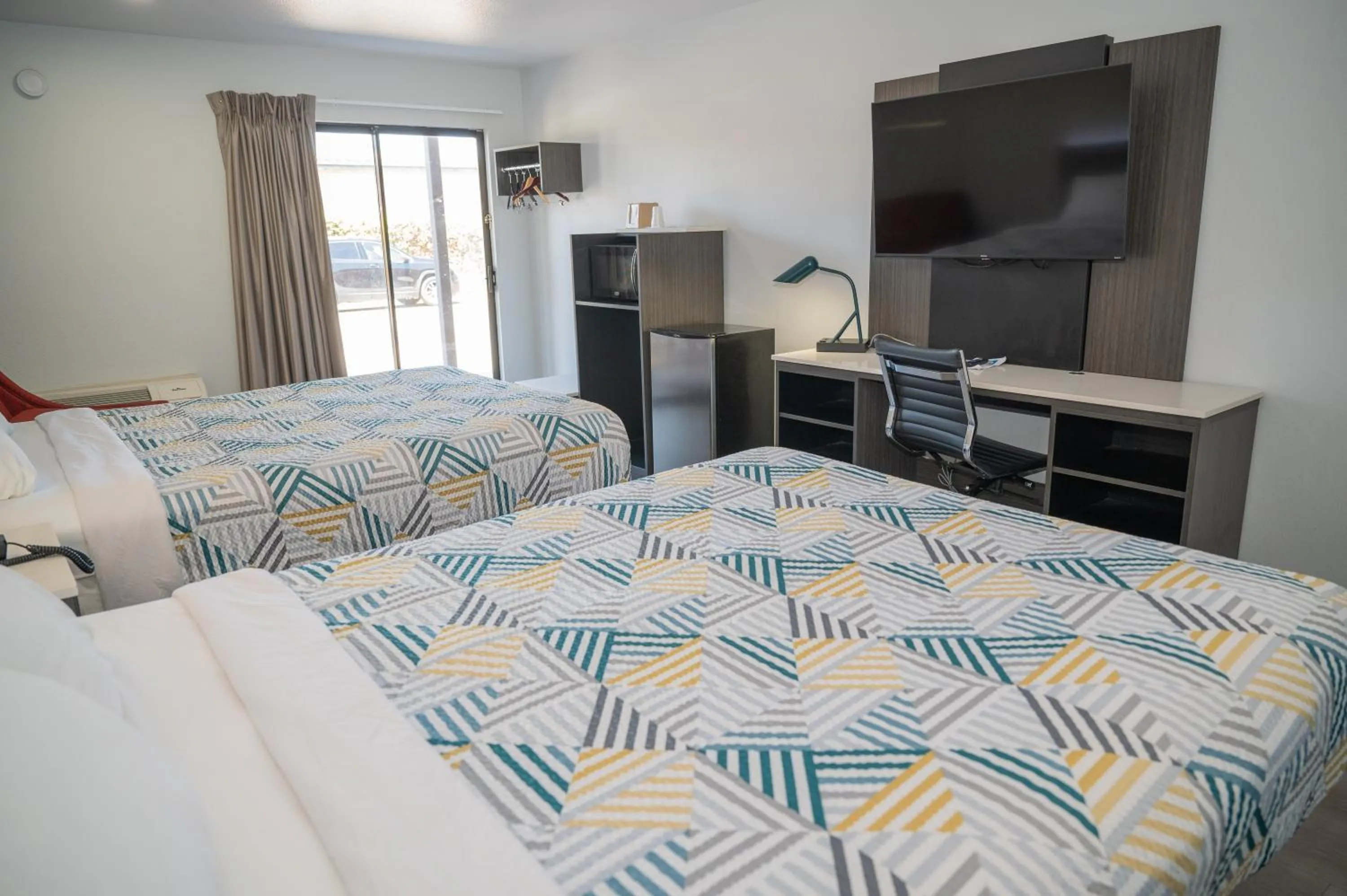 Bedroom, Bed in Motel 6 Soledad, CA