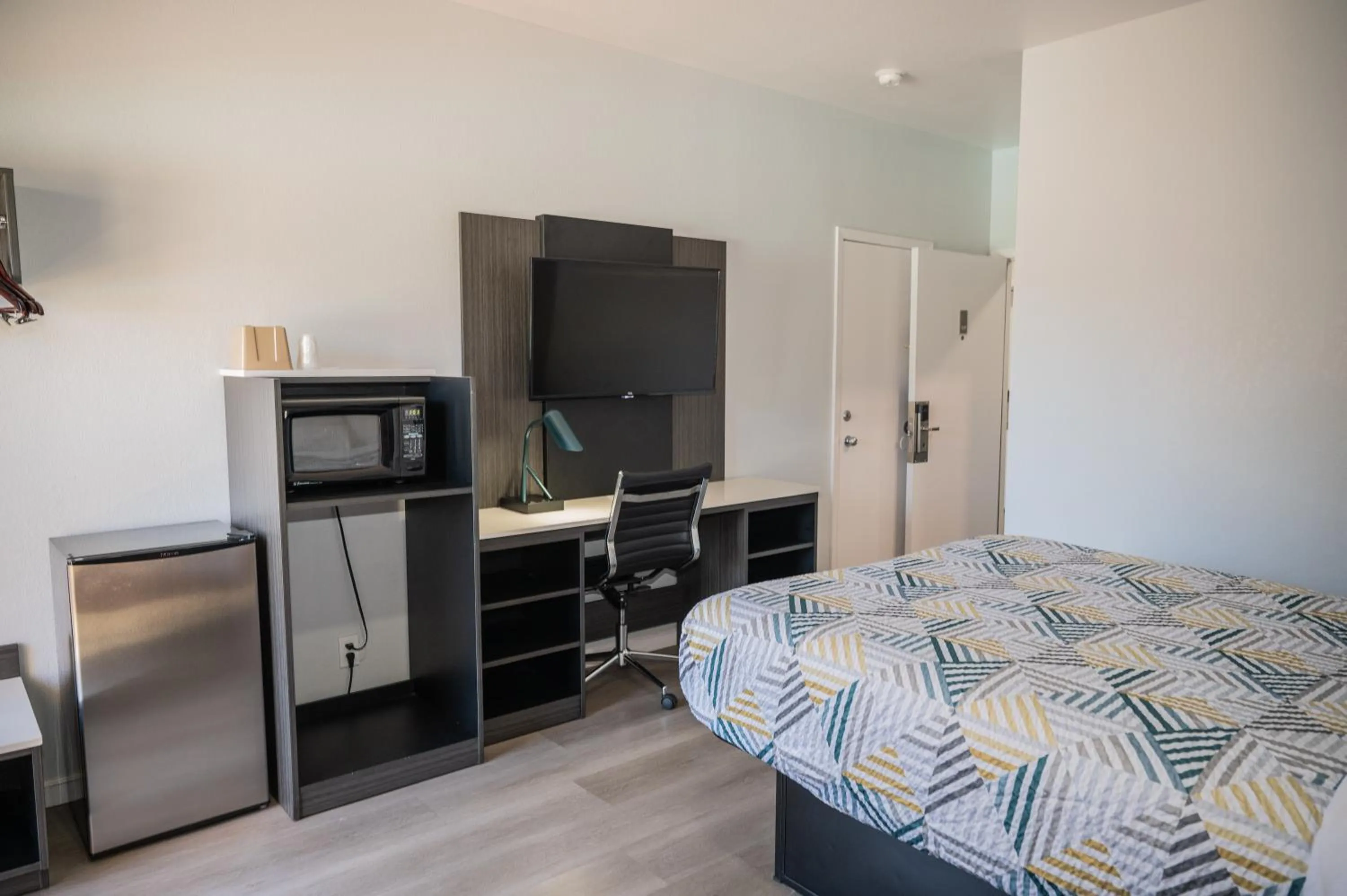 Bedroom, Bed in Motel 6 Soledad, CA