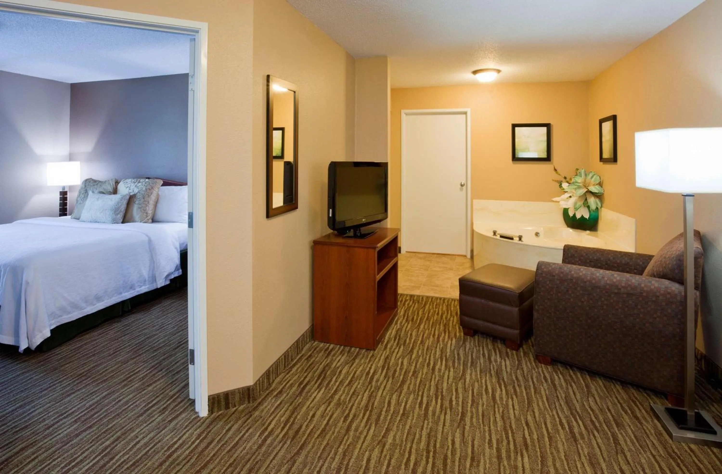 Bed in GrandStay Residential Suites Hotel Faribault