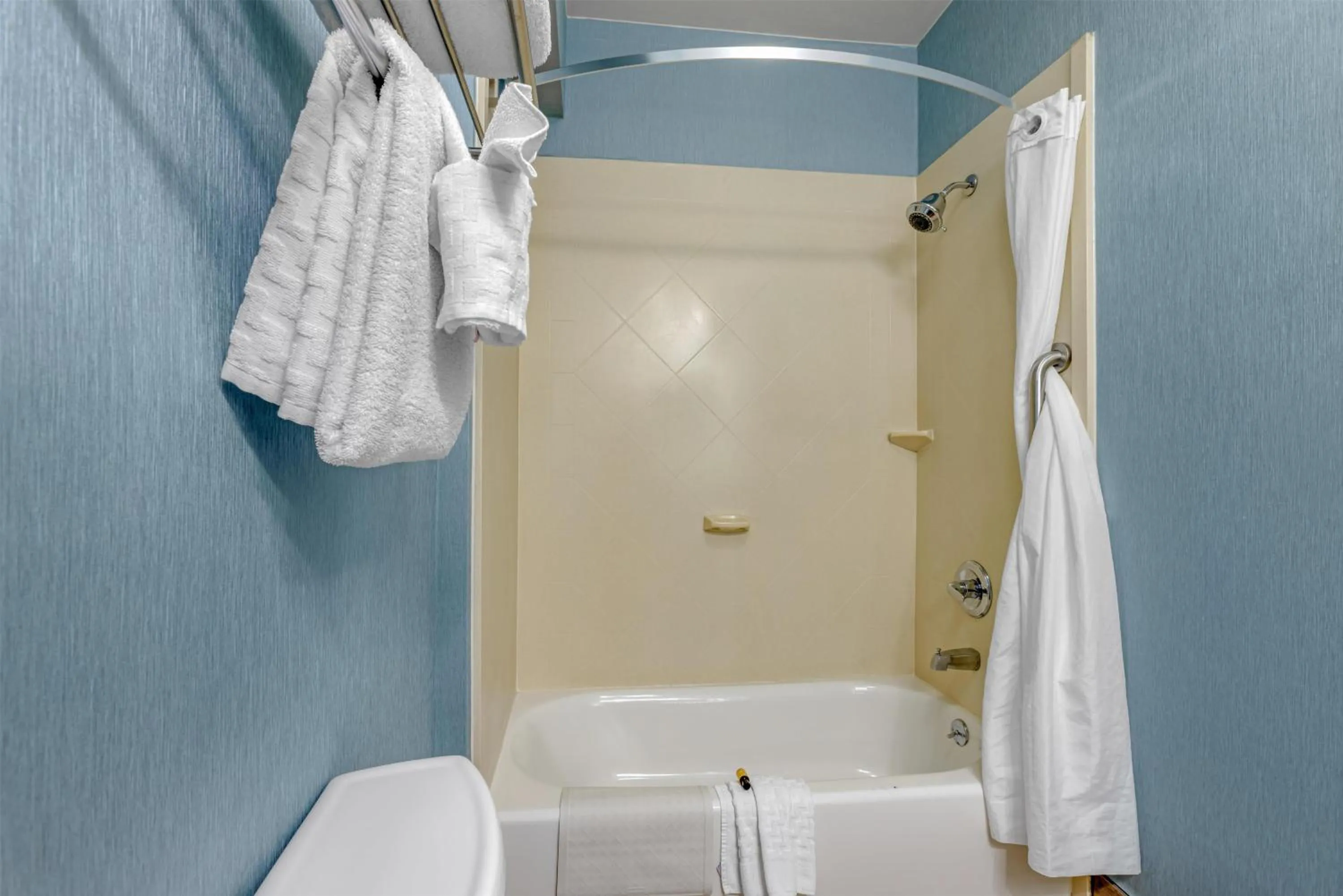 Bathroom in Best Western Plus Wasco Inn & Suites