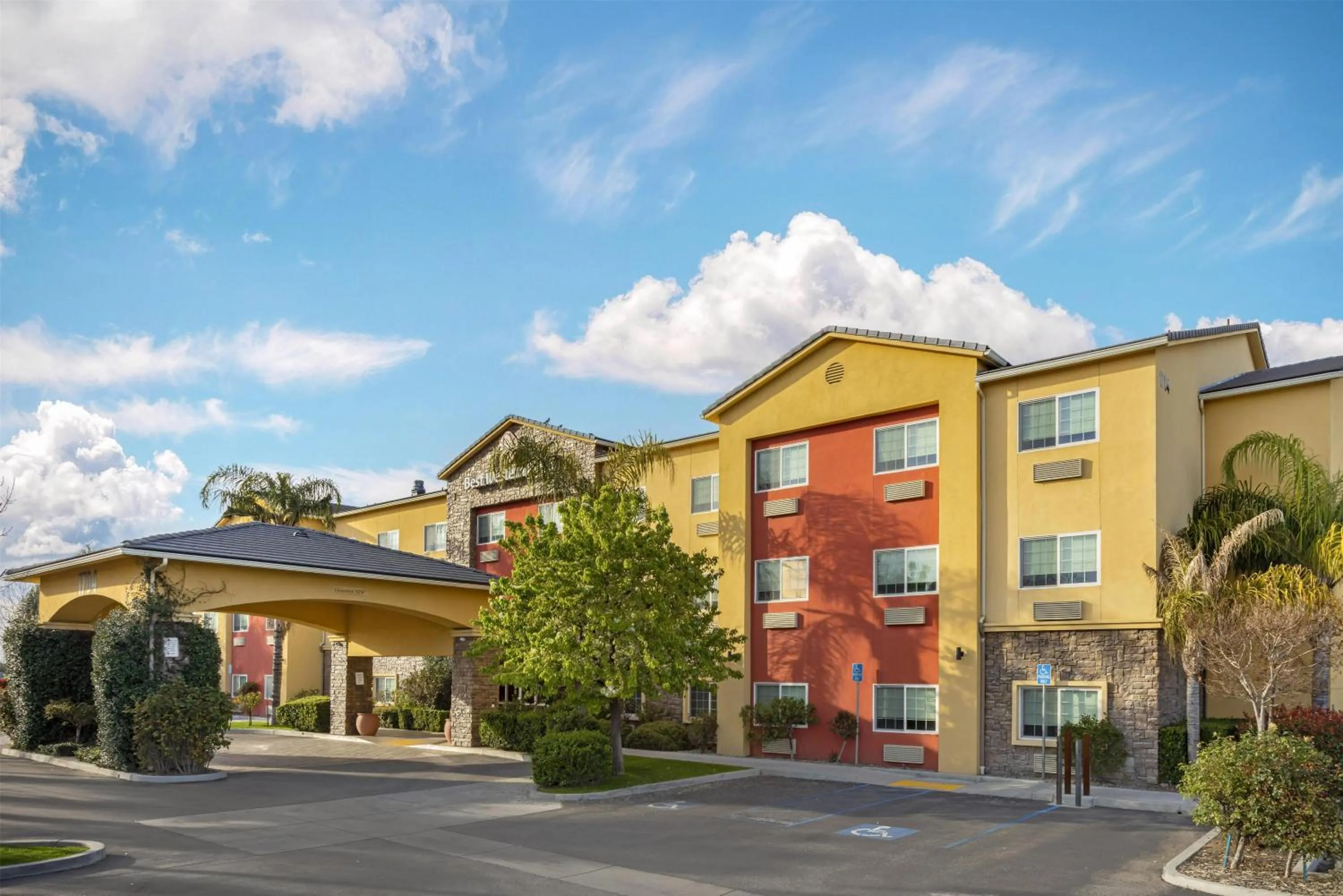 Property building in Best Western Plus Wasco Inn & Suites