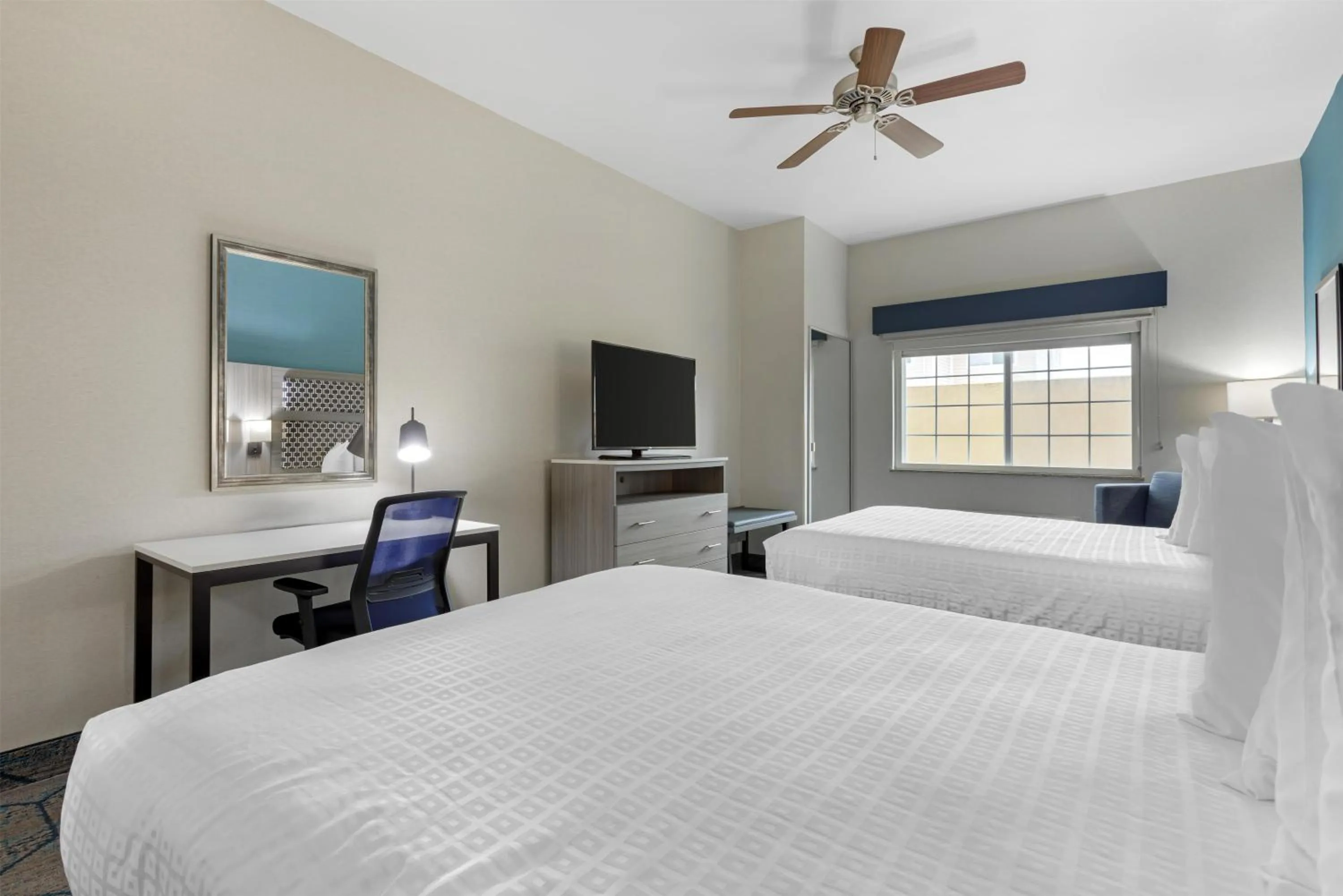 Bedroom, Bed in Best Western Plus Wasco Inn & Suites