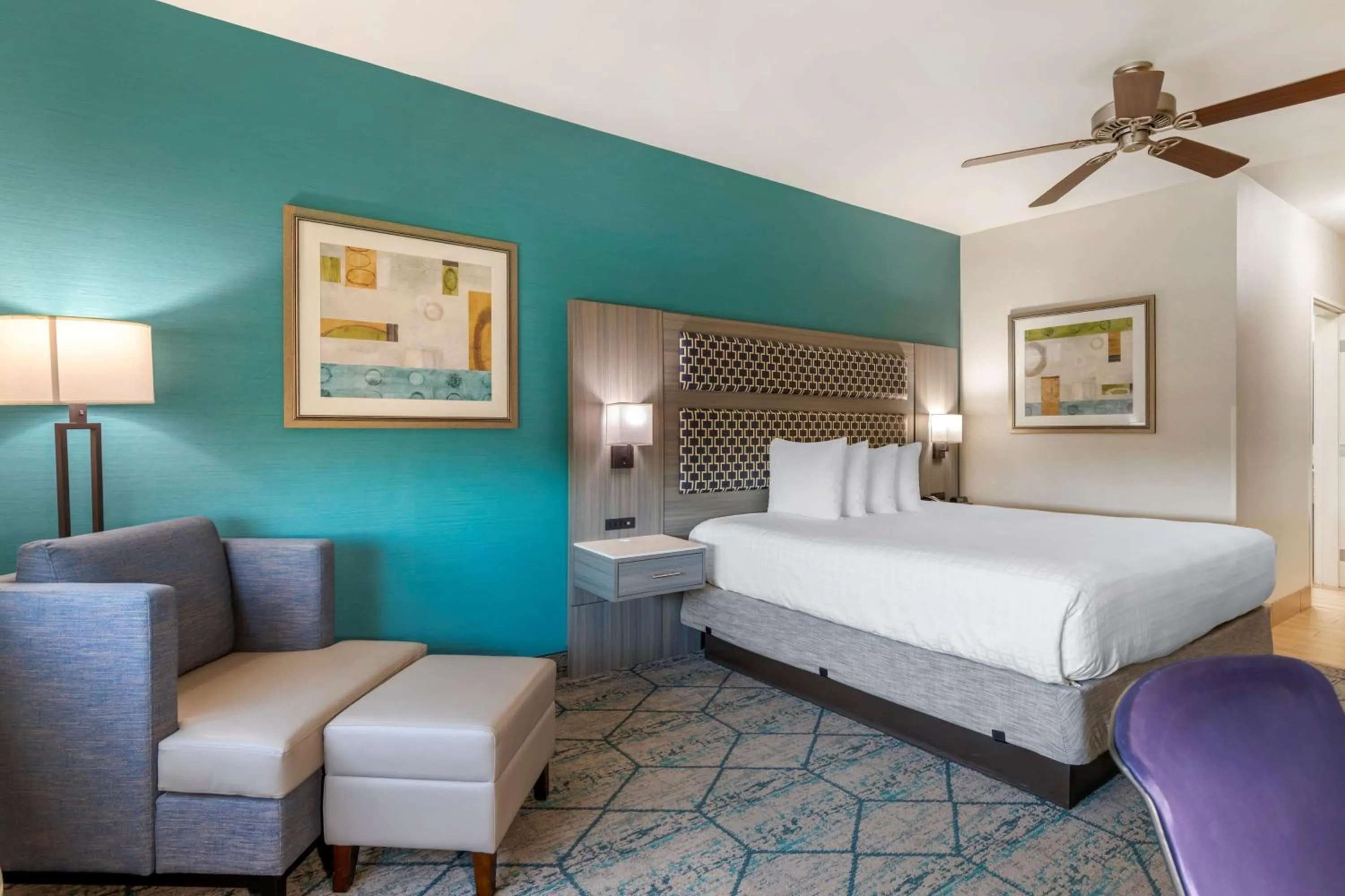 Bedroom, Bed in Best Western Plus Wasco Inn & Suites