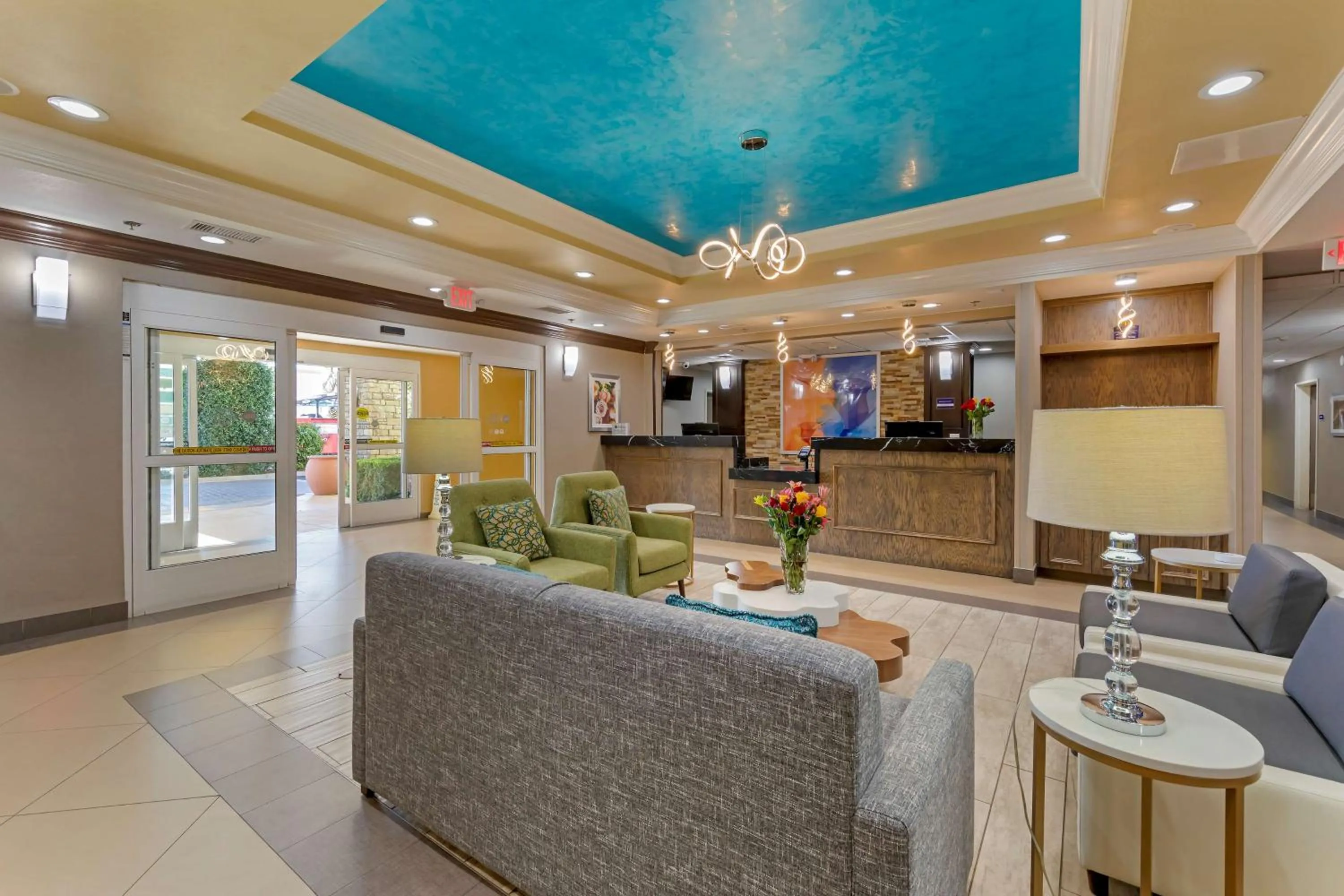 Lobby or reception in Best Western Plus Wasco Inn & Suites