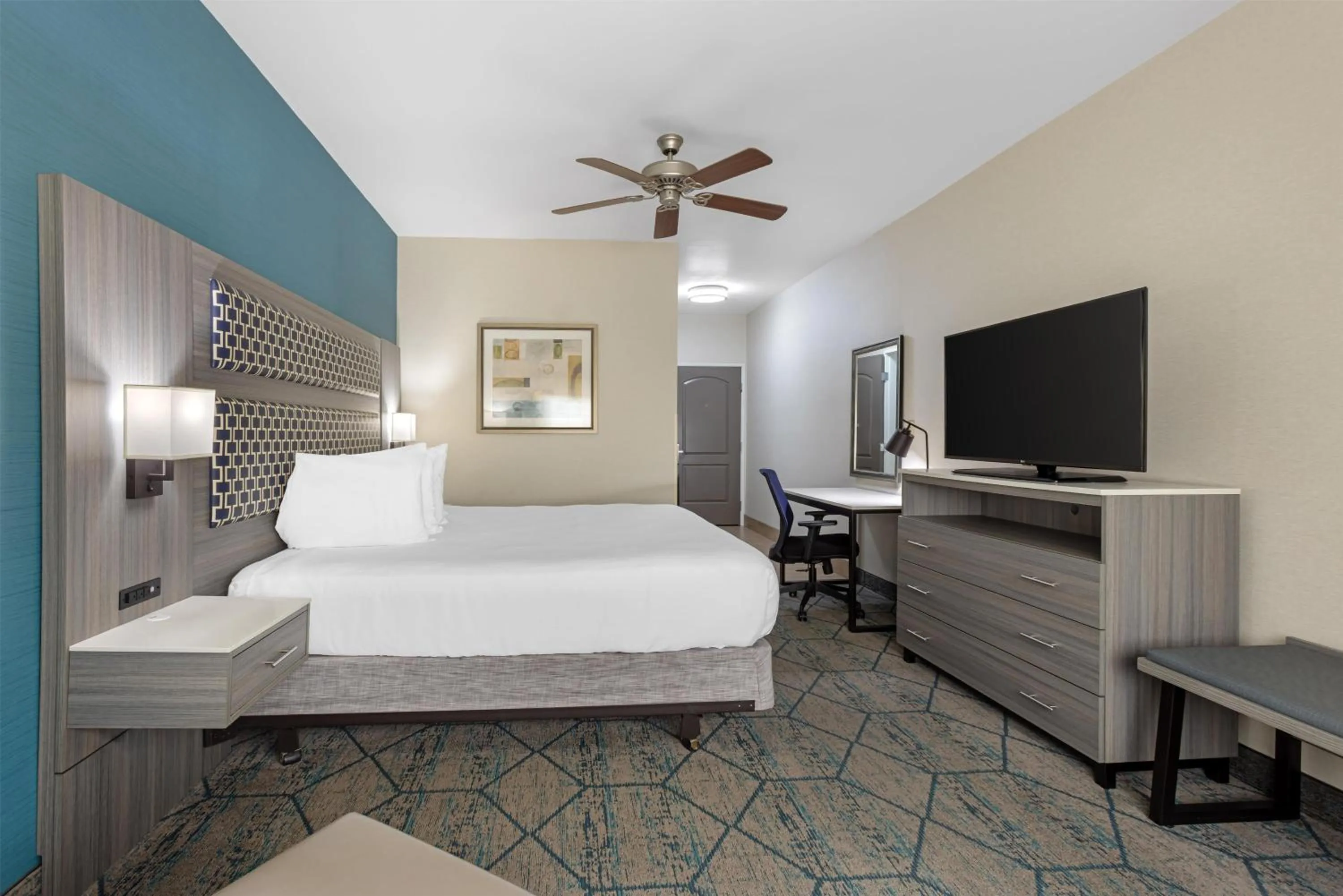 Bedroom, Bed in Best Western Plus Wasco Inn & Suites