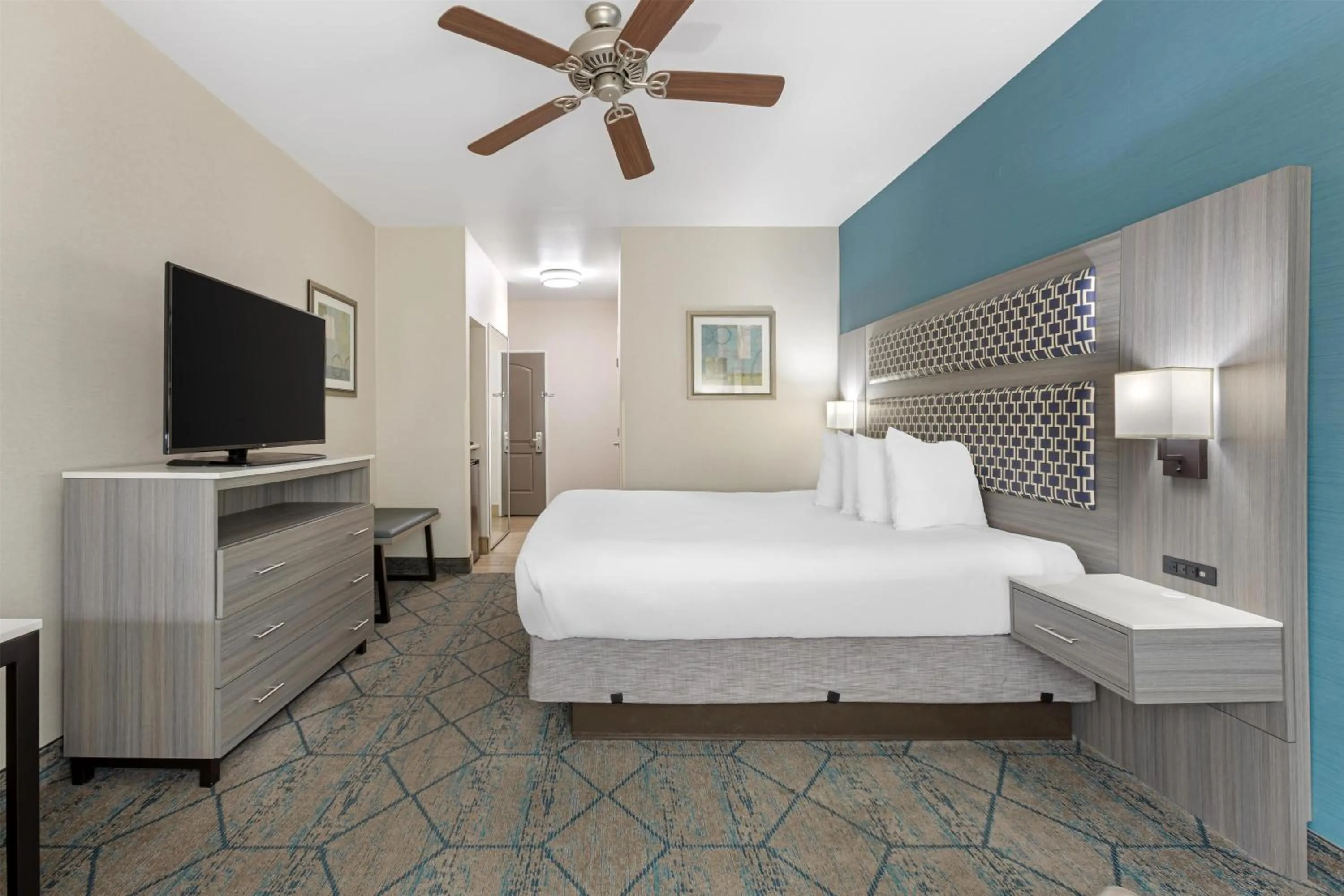 Bedroom, Bed in Best Western Plus Wasco Inn & Suites