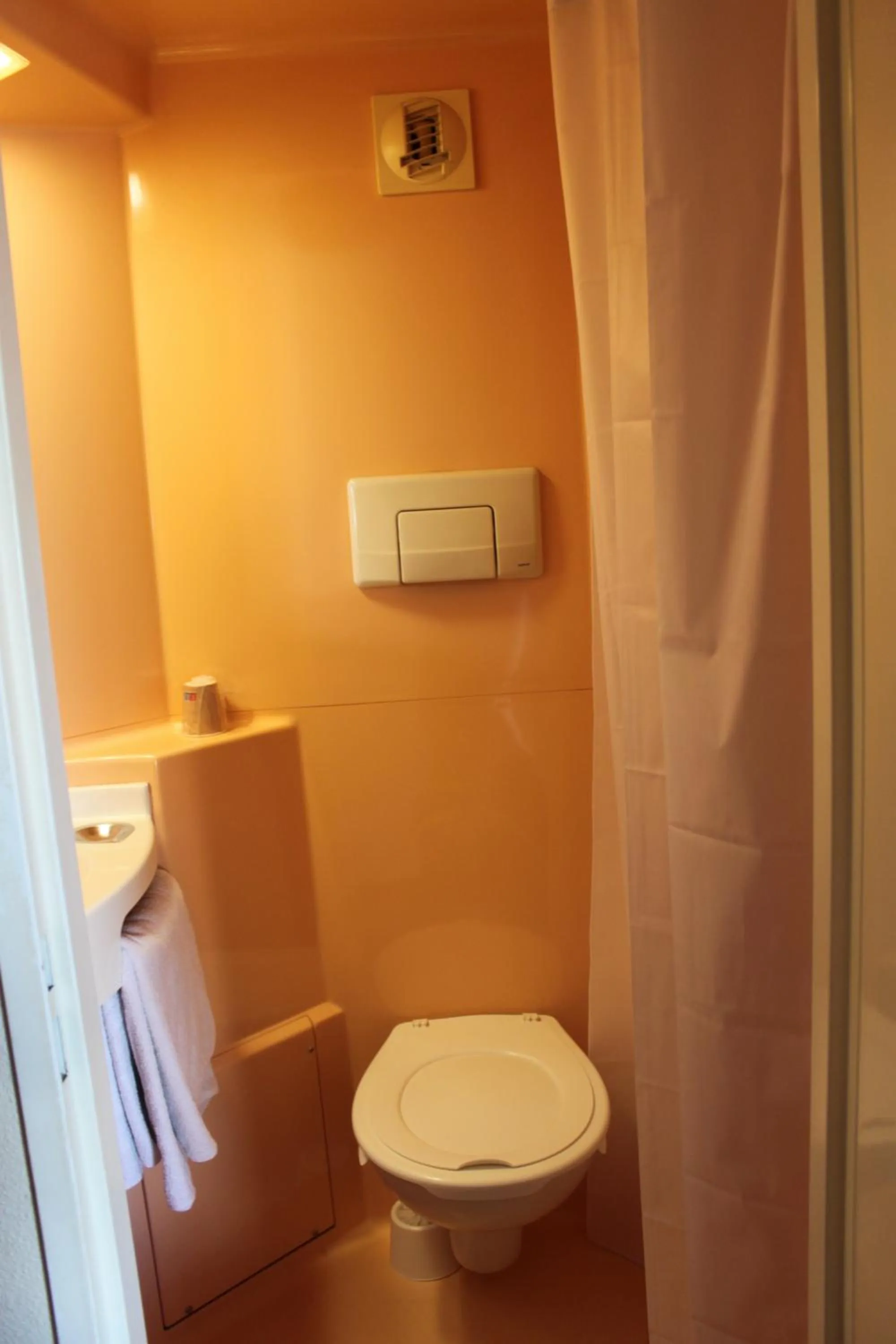 Bathroom in Hôtel Premiere Classe Pamiers