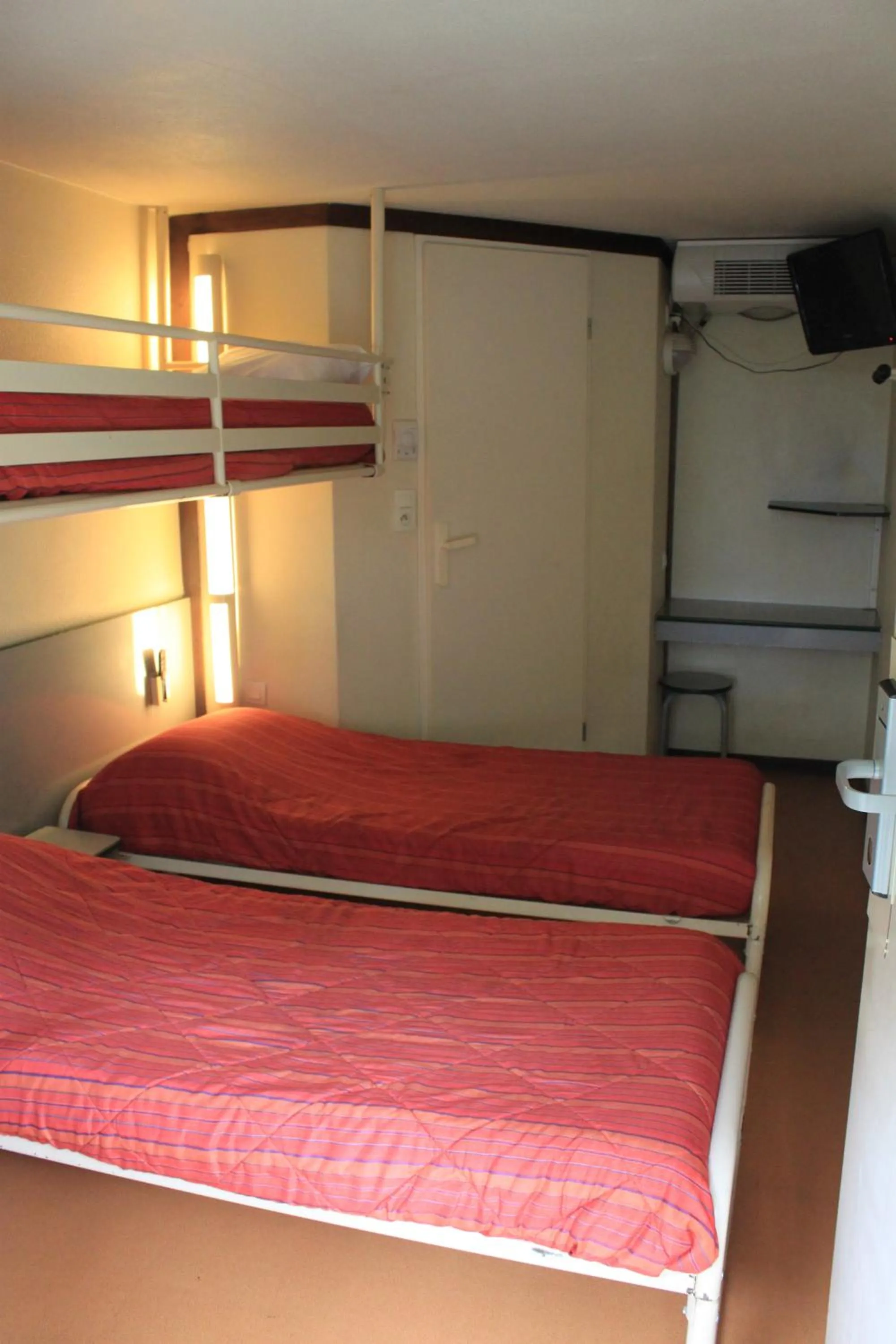 Bedroom, Bed in Hôtel Premiere Classe Pamiers