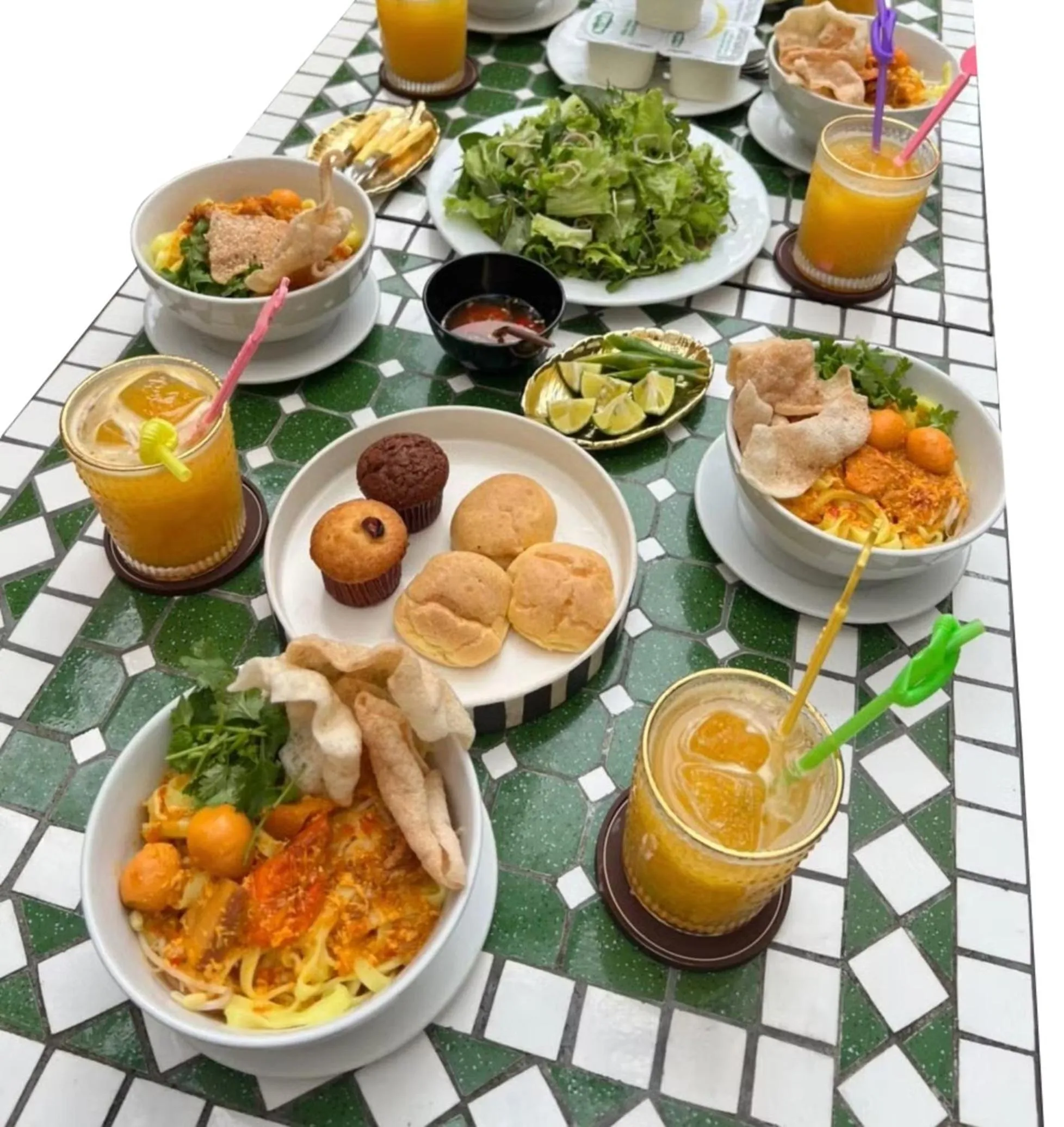 Food and drinks in Silk and Sea Hotel