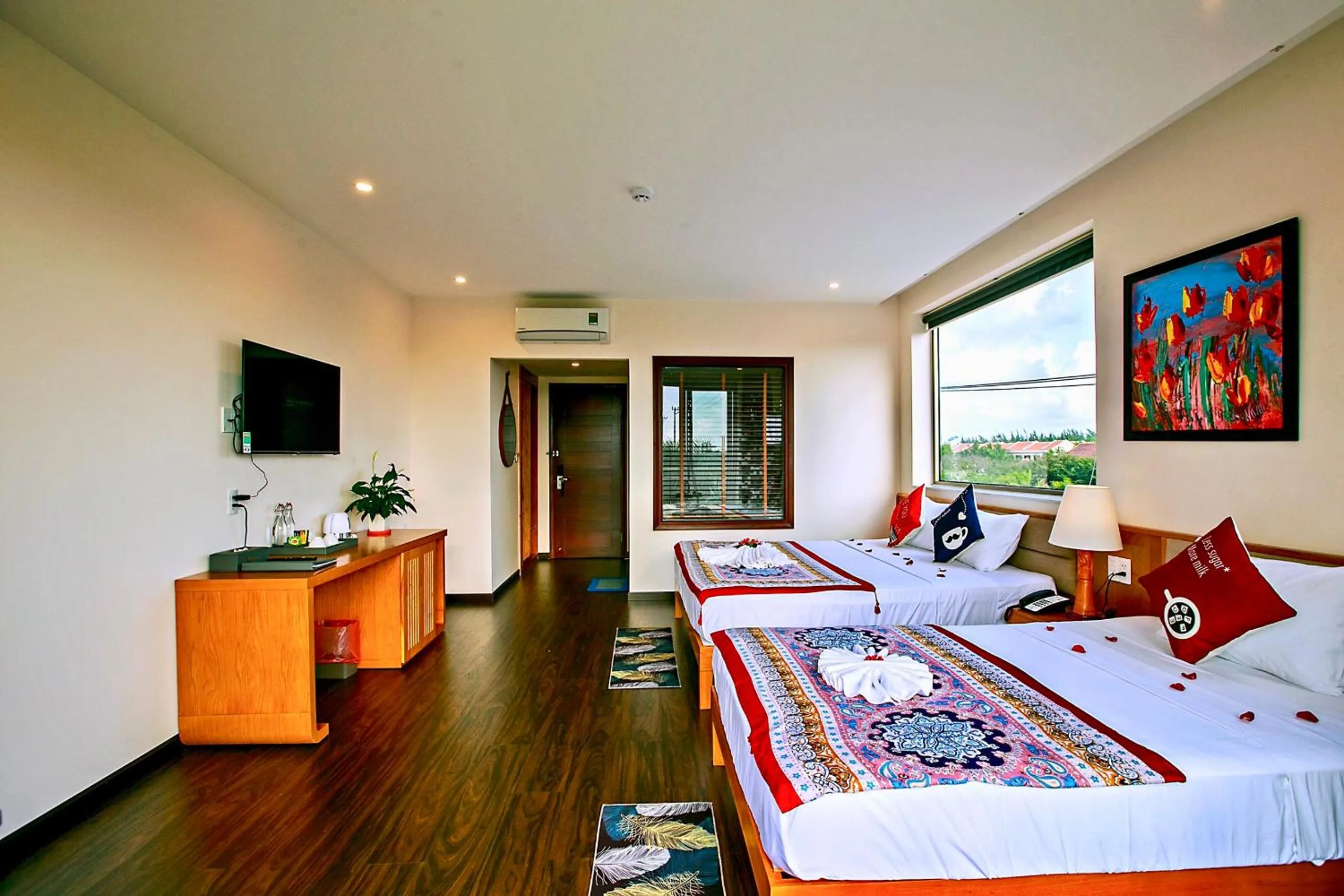 Communal lounge/ TV room in Silk and Sea Hotel