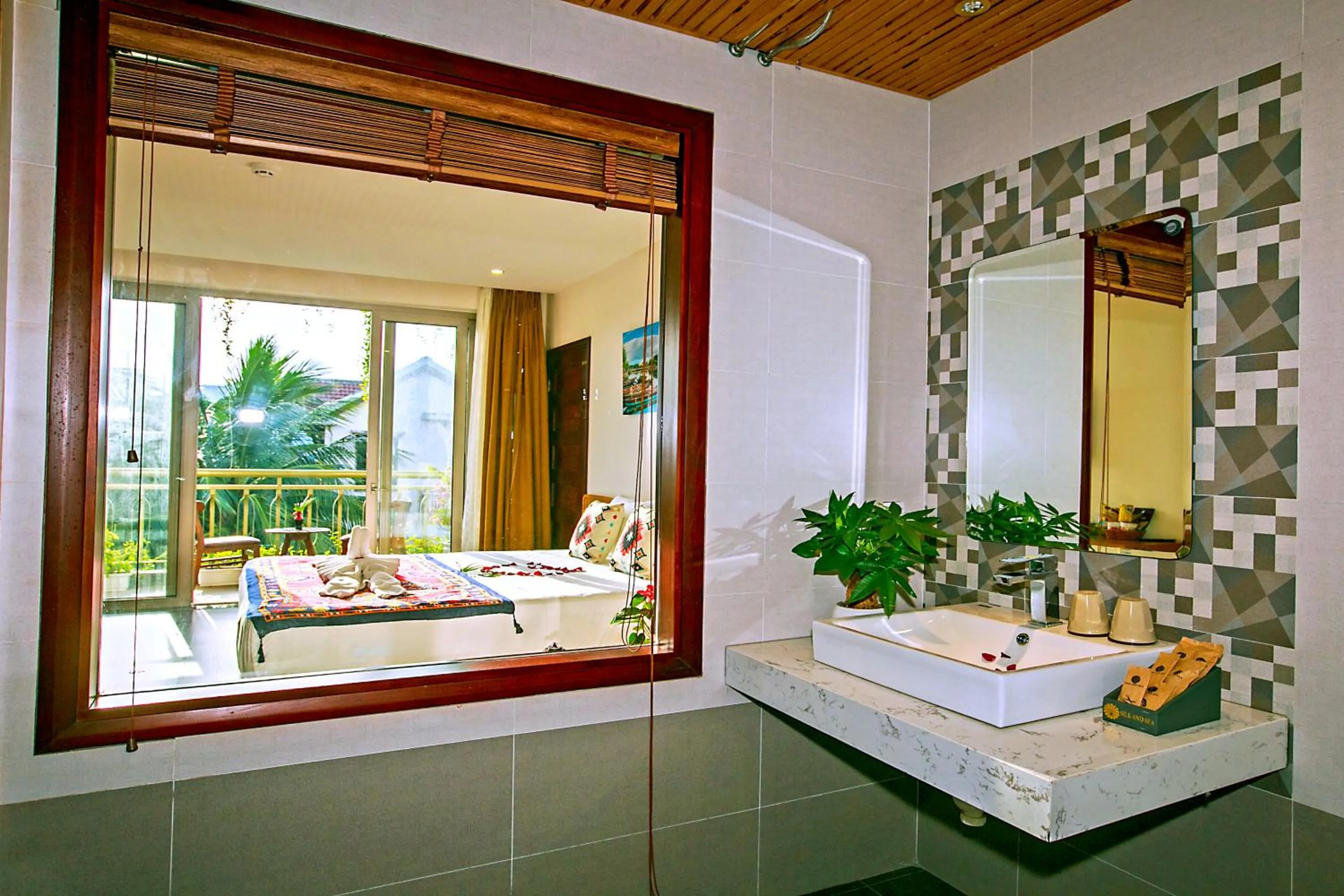 Toilet in Silk and Sea Hotel
