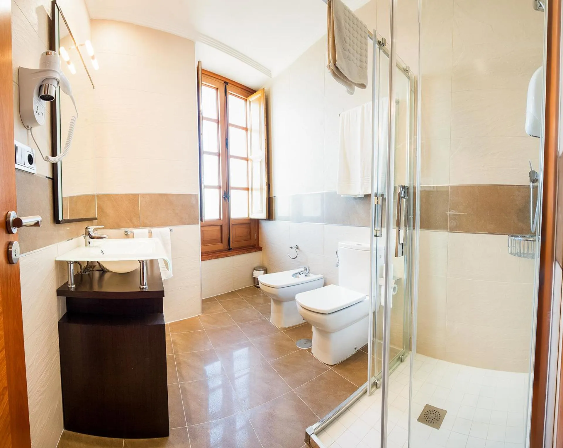 Shower in Apartamentos Villa Zoila Baiona