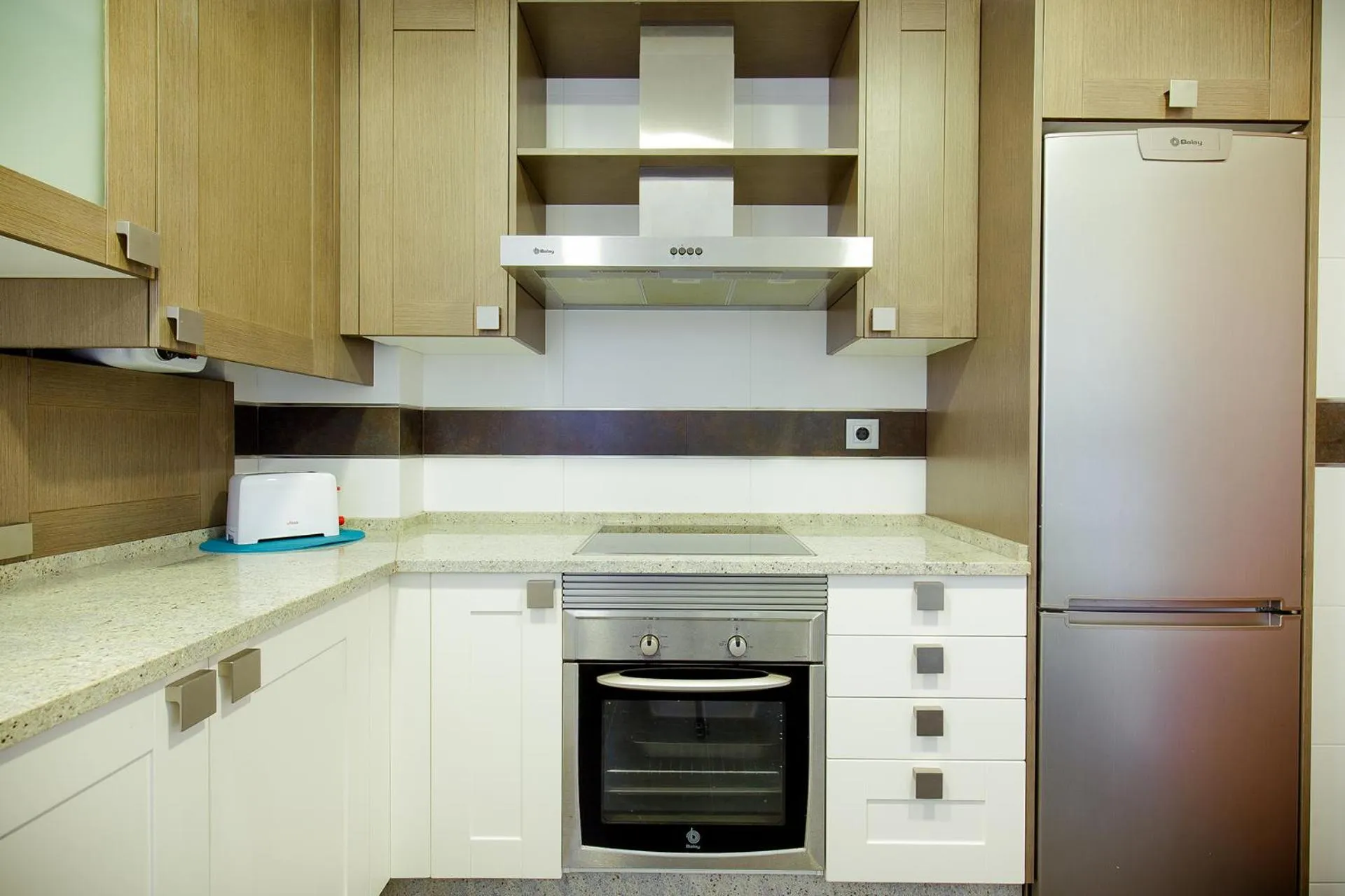 Kitchen or kitchenette in Apartamentos Villa Zoila Baiona