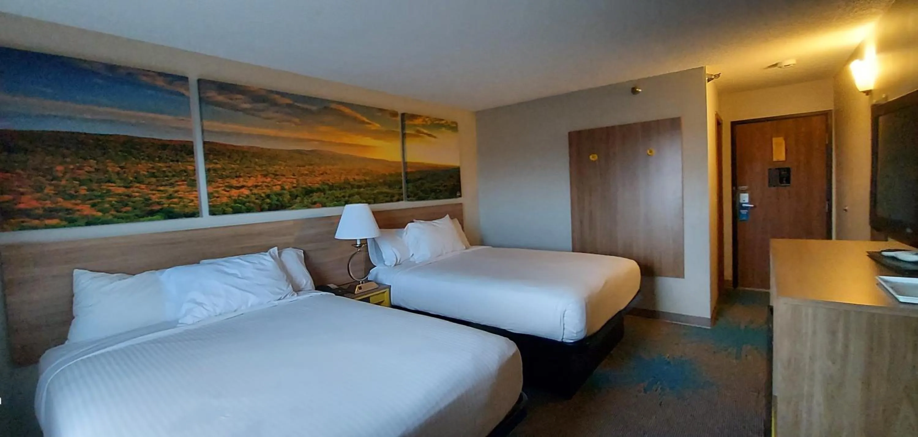 Bed in Days Inn by Wyndham Willmar