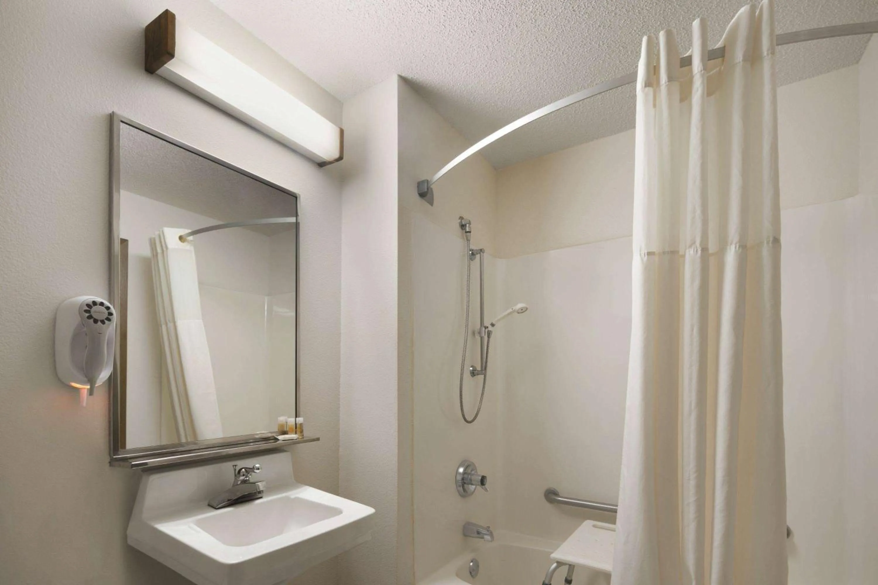 Photo of the whole room in Days Inn by Wyndham Willmar