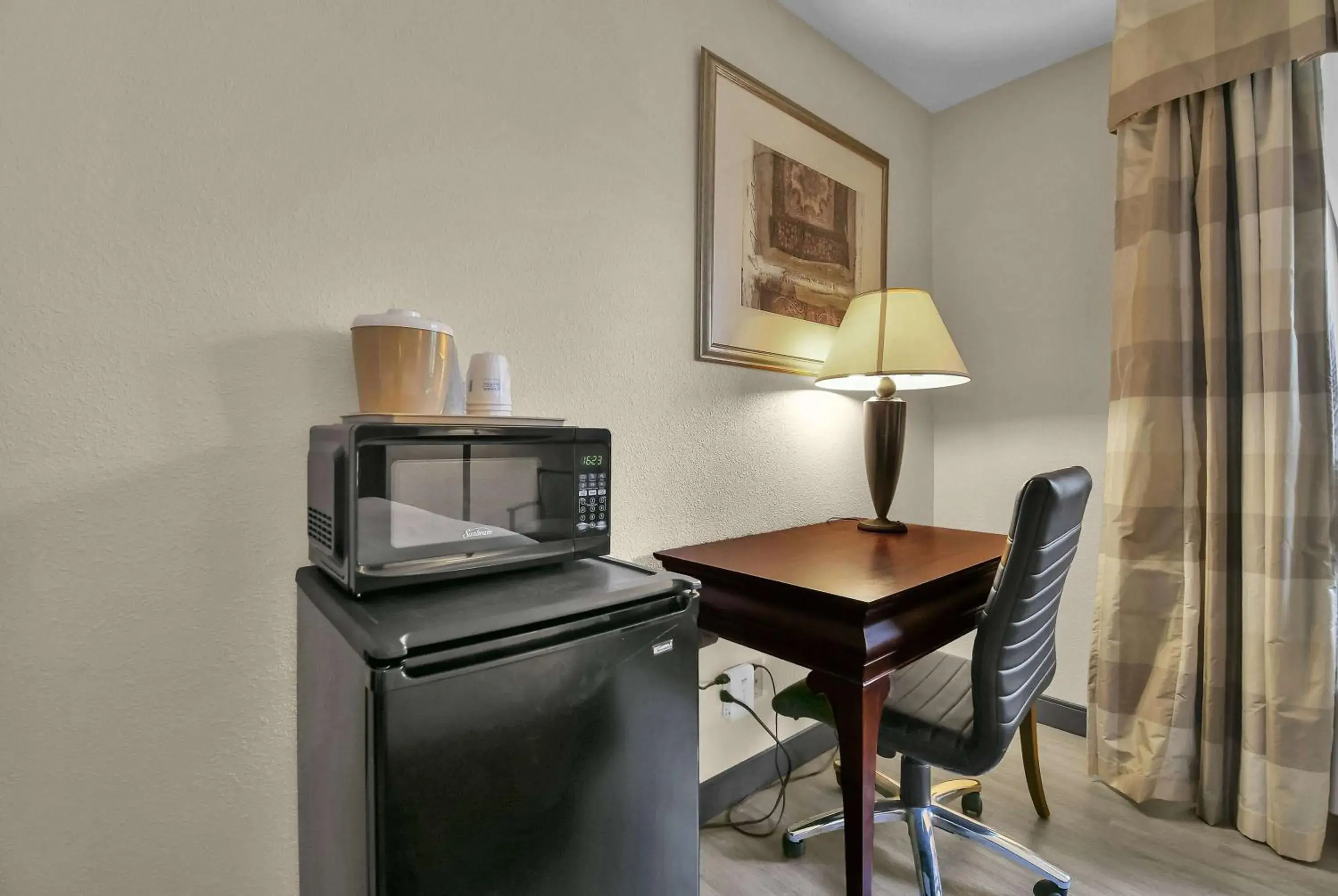 King Room - Non-Smoking in Baymont by Wyndham Zanesville King Room - Non-Smoking in Baymont by Wyndham Zanesville